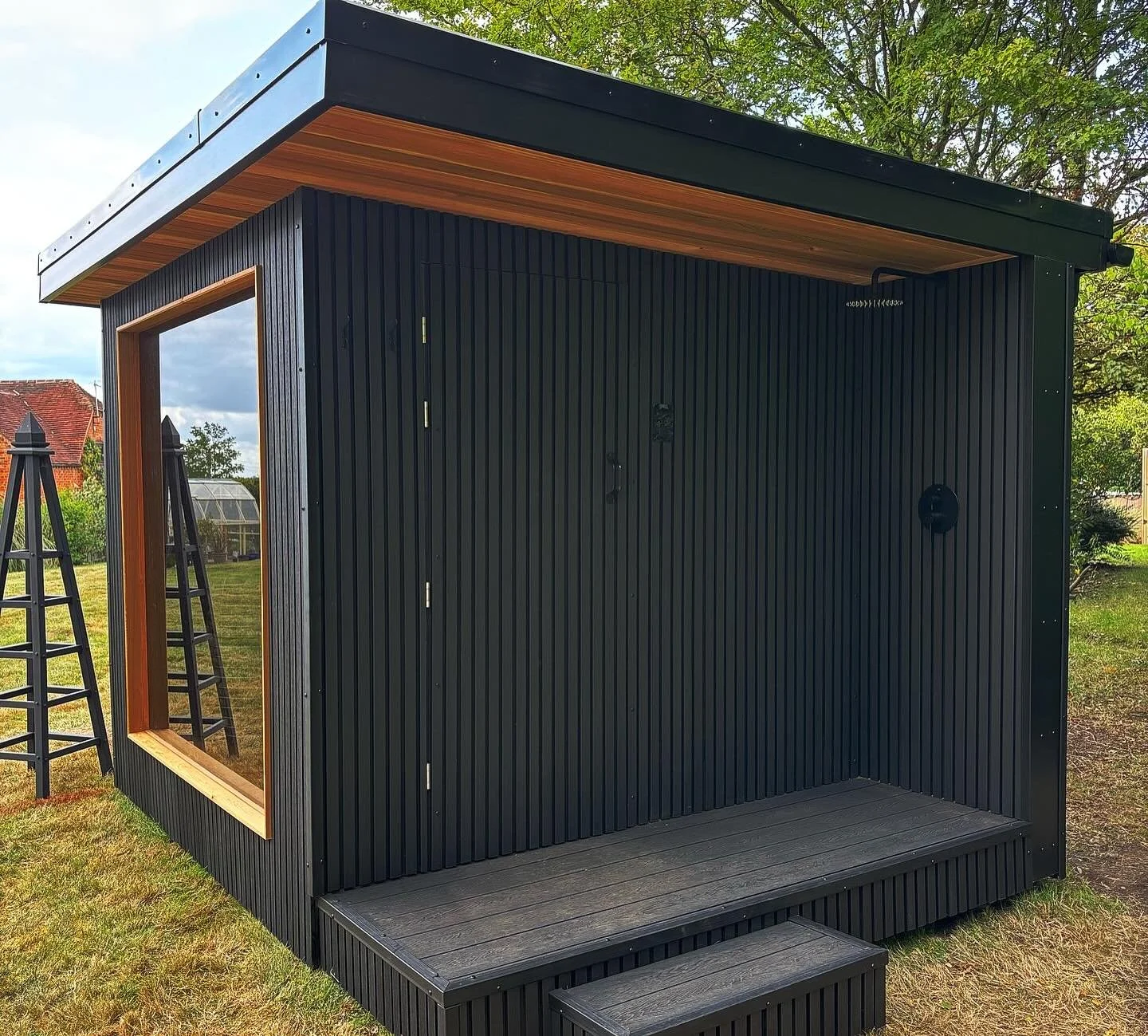 Sauna porch and cold shower Warwick