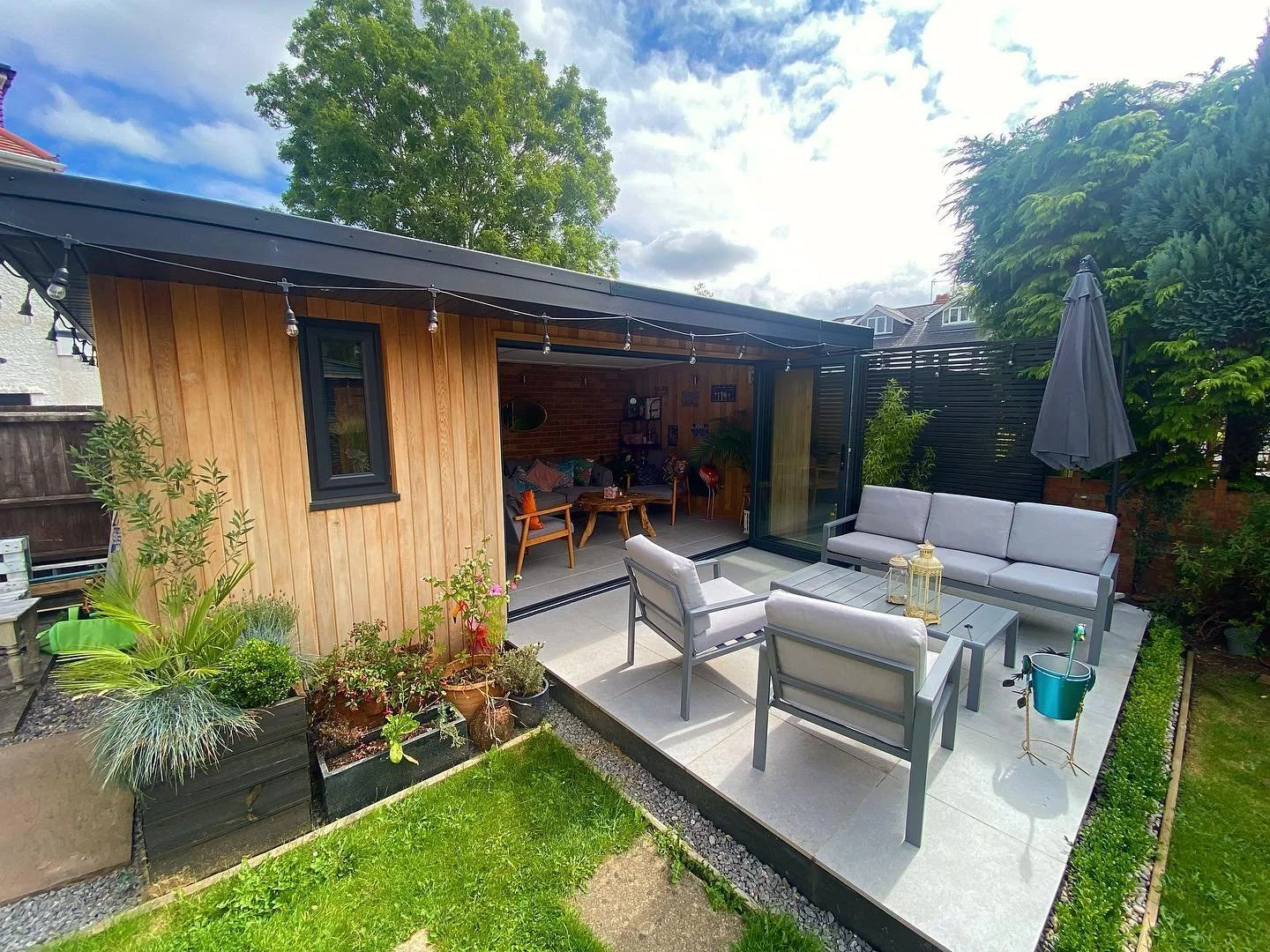Garden room with large terrace Cardiff