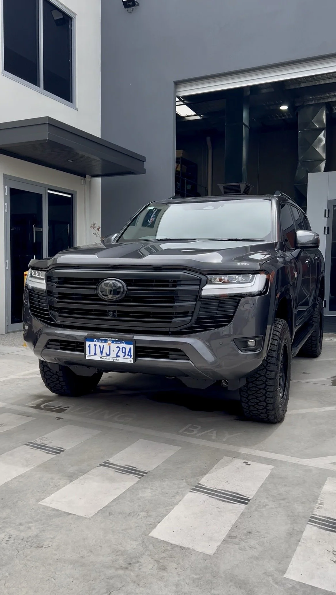 LC300 Series Grille in Gloss and Satin Black
