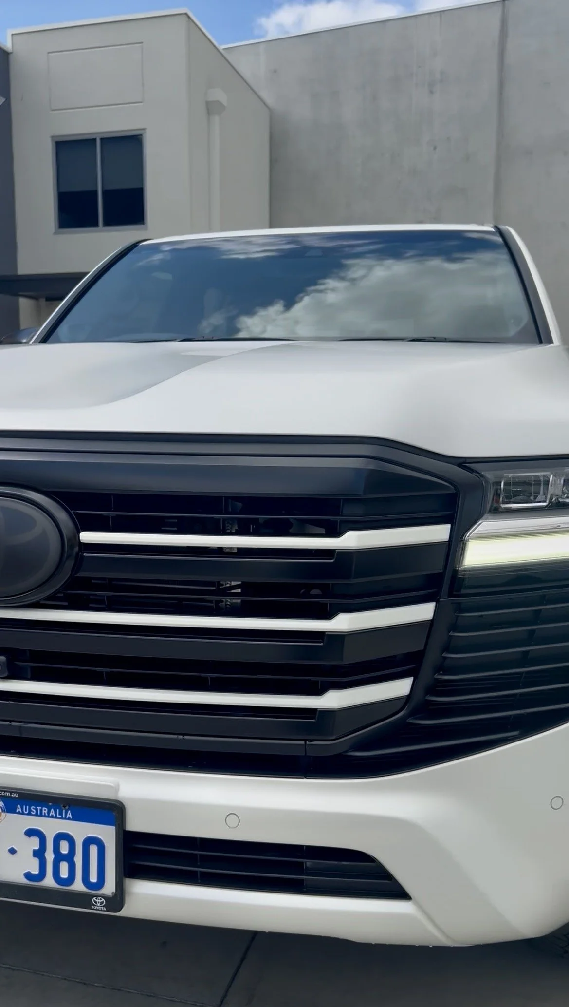 LC300 Series Grille with colour coded white feature strips in matte finish to match PPF