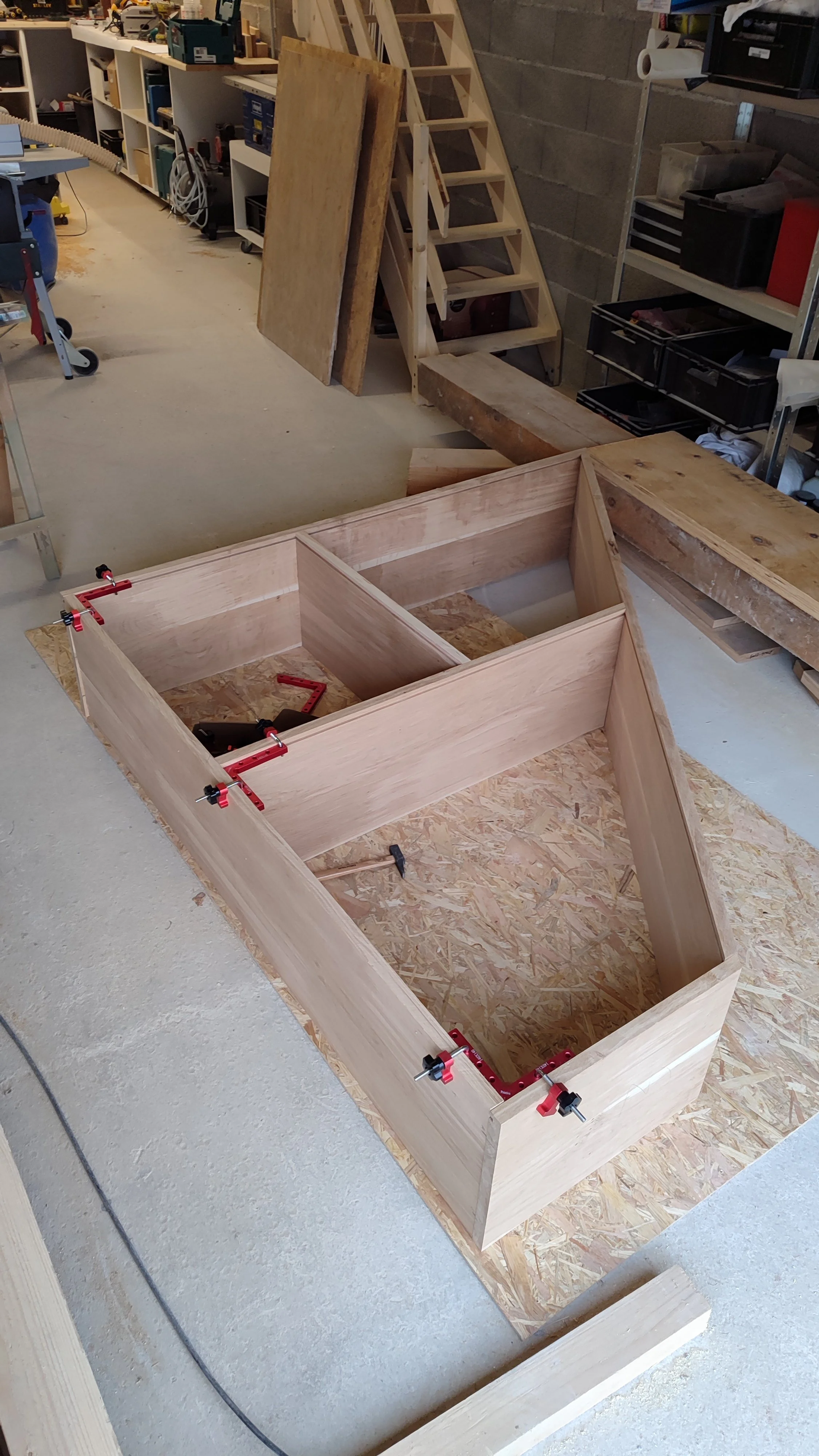 Fabrication d'un meuble sous escalier.jpg