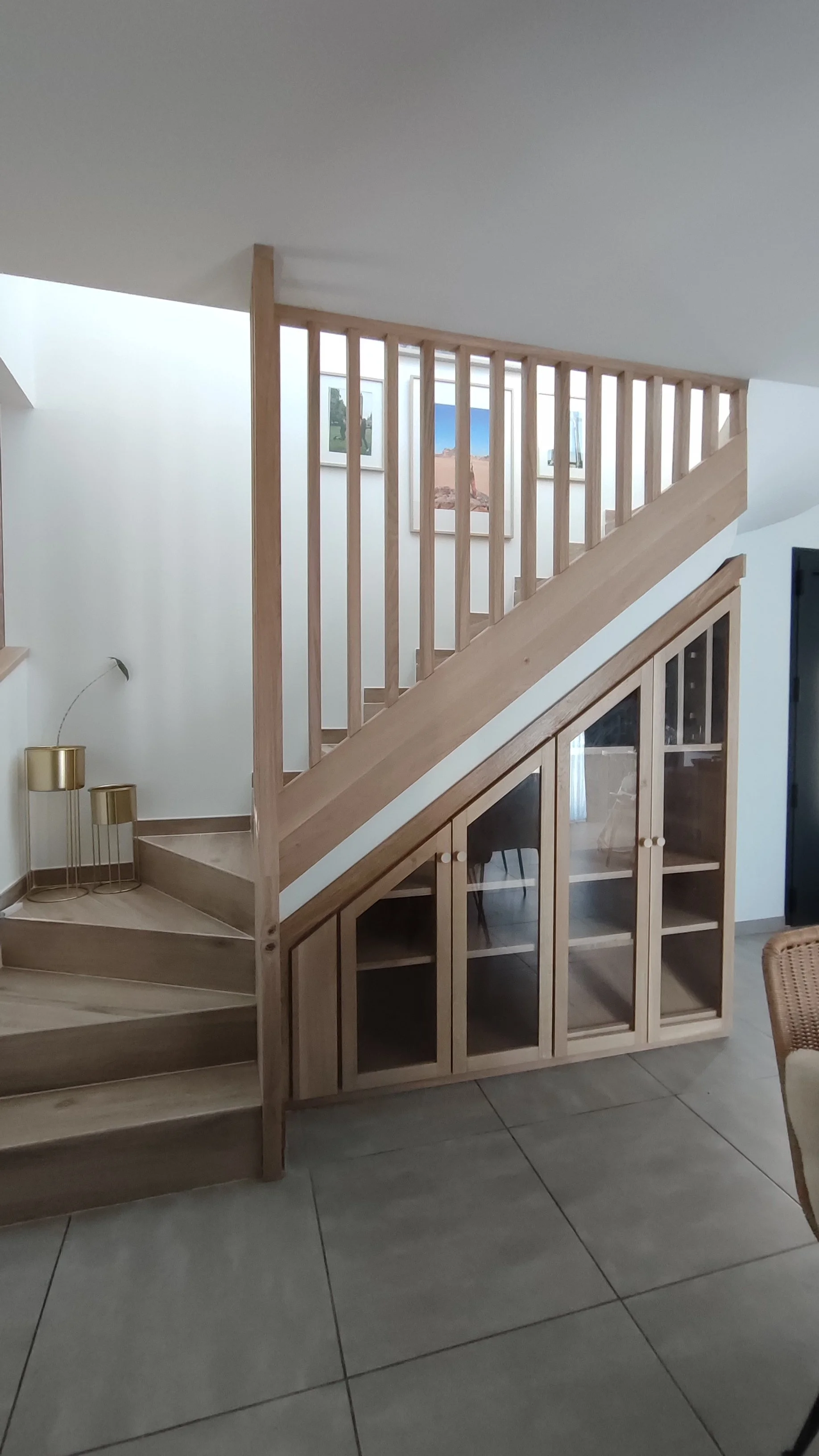Aménagement sous escalier sur mesure en bois massif chêne.jpg