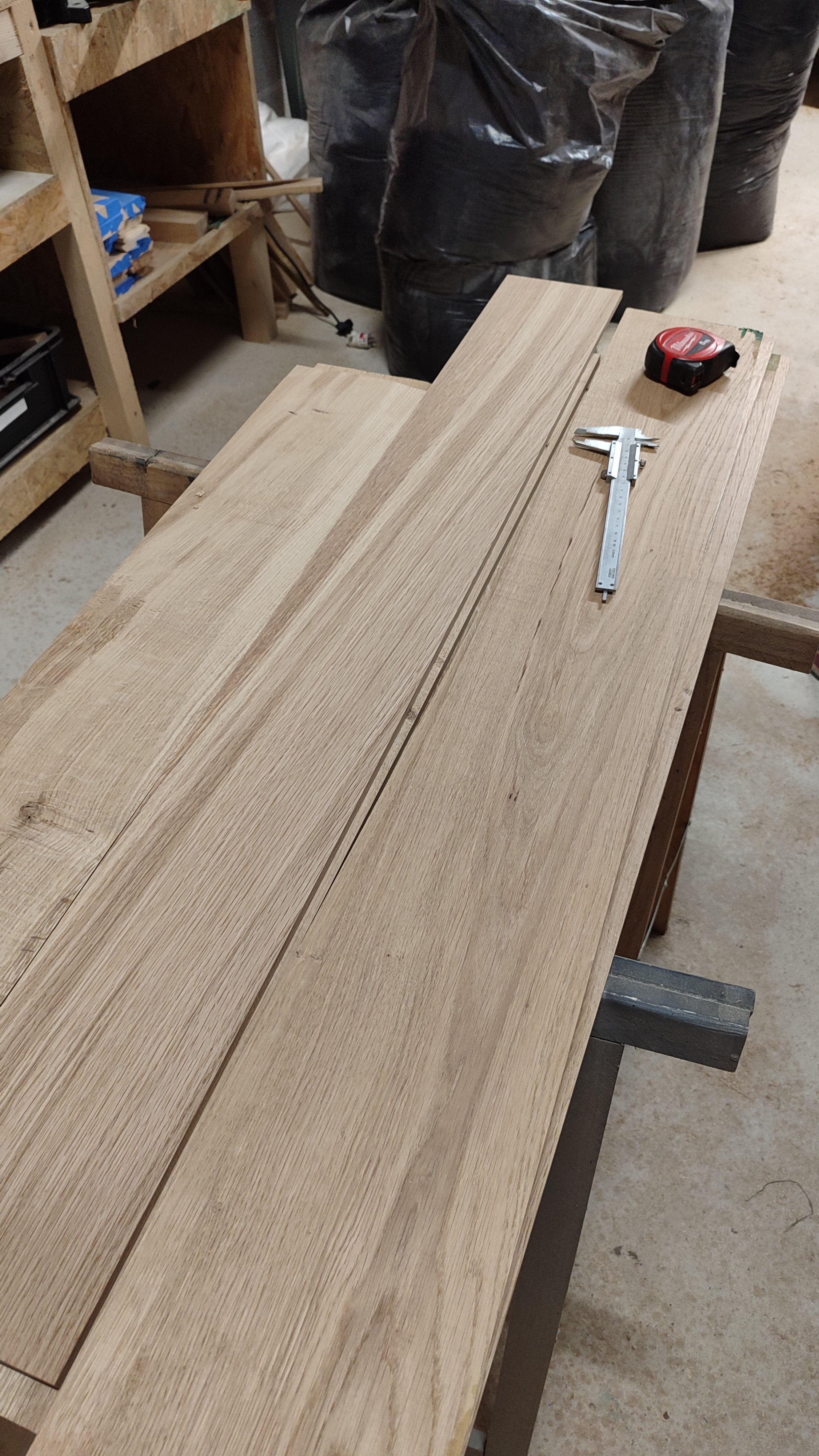 Fabrication d'un meuble en bois massif en chêne.jpg