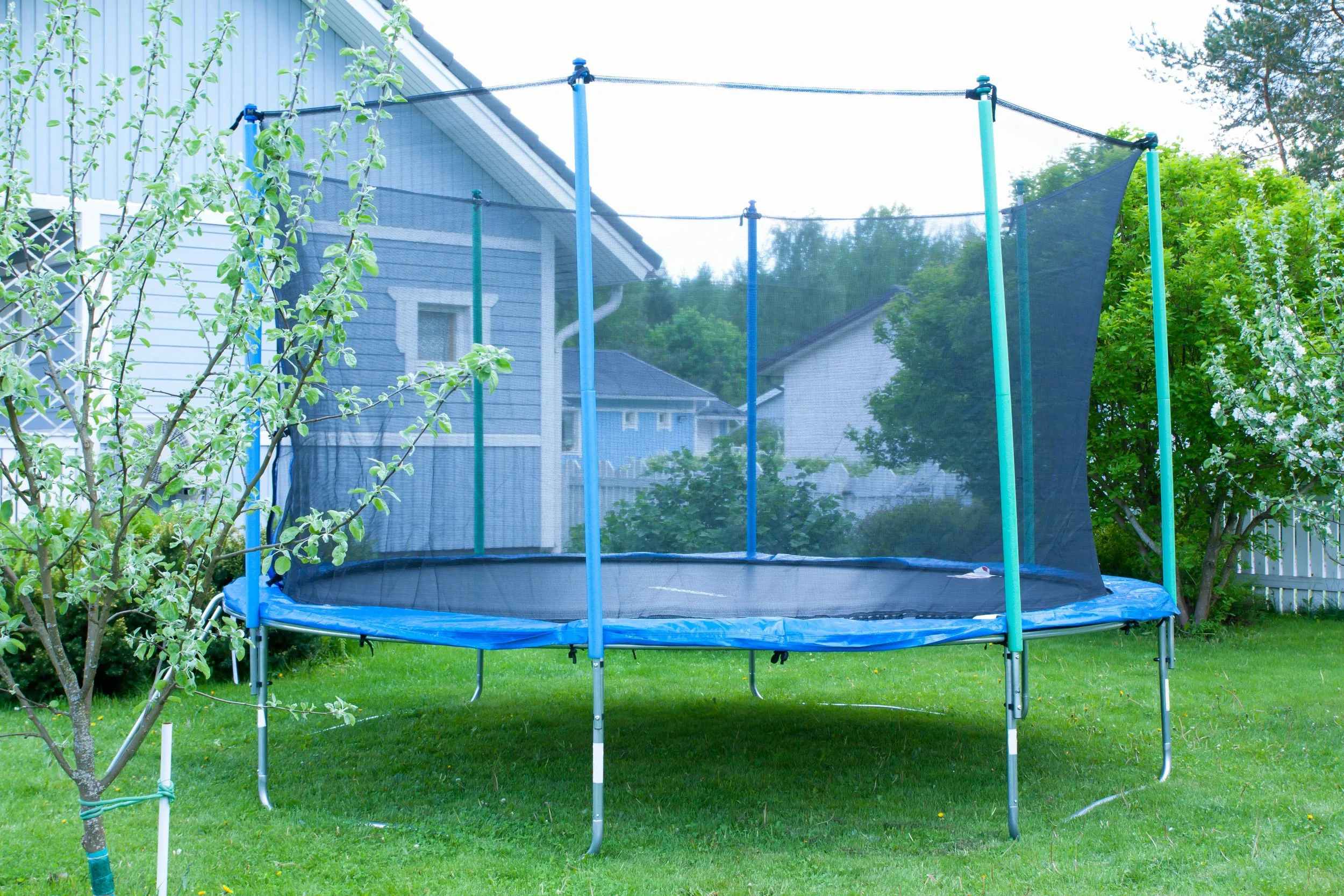 Uppställning av studsmatta