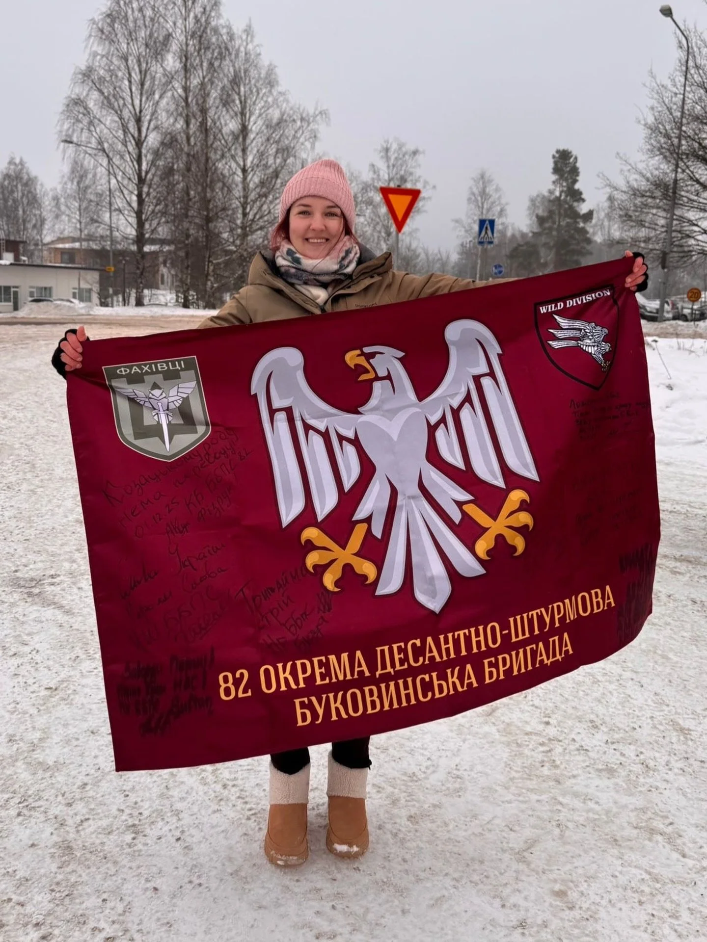 Our team just received greetings from the defence units ITSU supports, including this signed flag from 82nd Separate Bukovynian Airbone assault brigade. 🇺🇦🙌 Дякую!

//

Tiimimme sai juuri tervehdyksen ITSU:n tukemalta puolustusvoimilta, mukaan luk