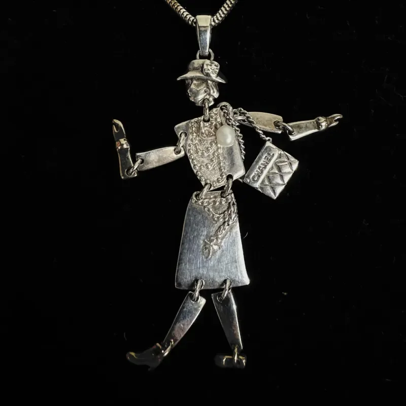 Sautoir Vintage Chanel avec Pendentif Collector
