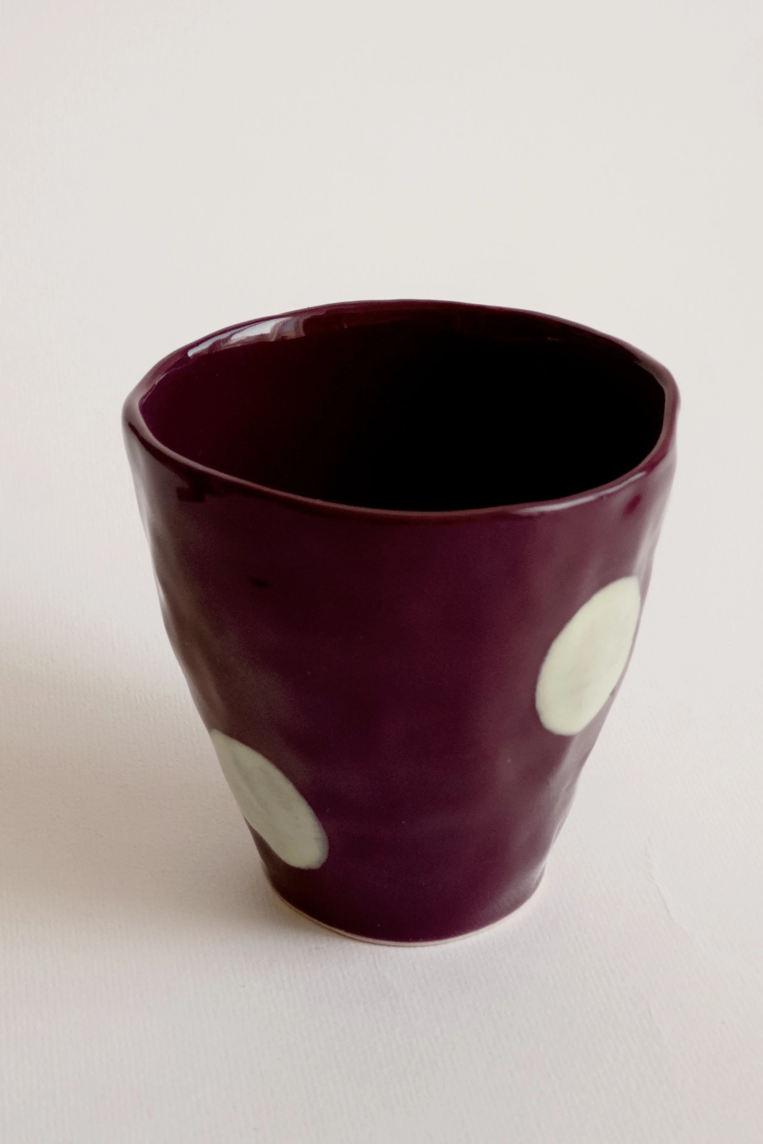 Fond Aubergine gros pois Jaune