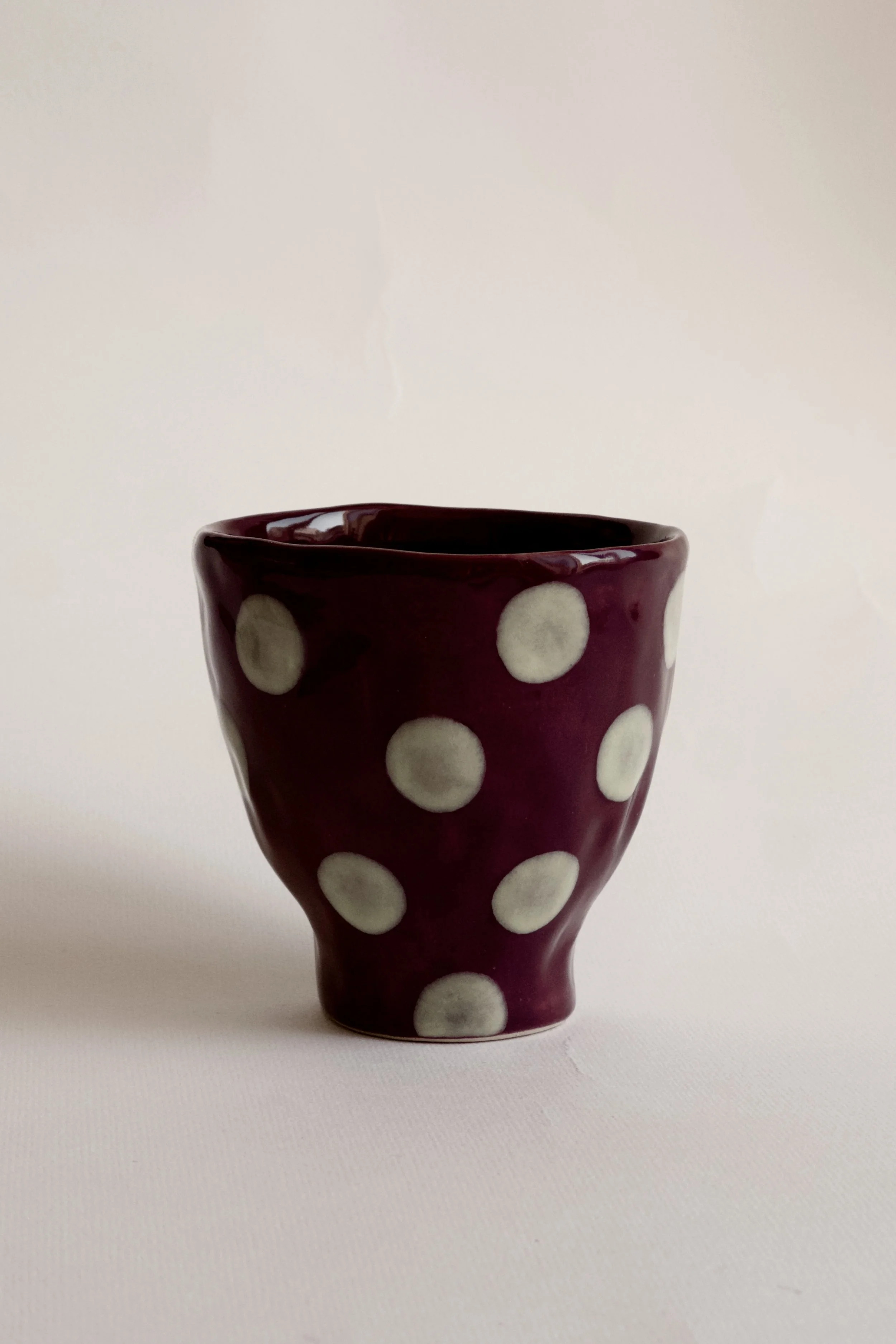 Fond Aubergine petits pois Jaune