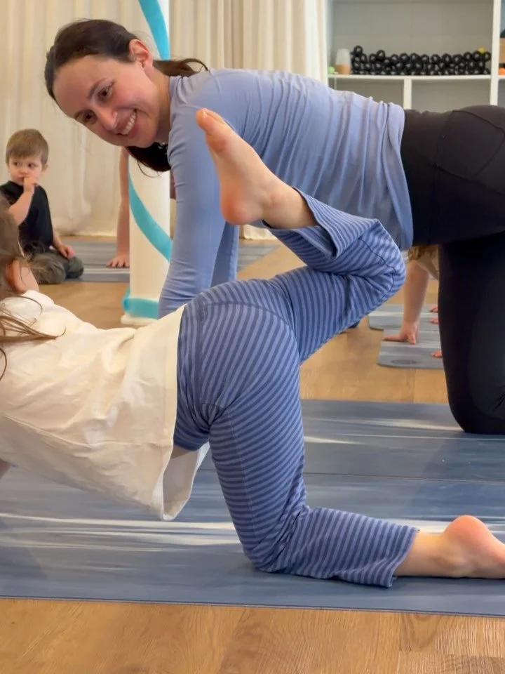 Retour sur notre premier &eacute;v&eacute;nement sp&eacute;cial de P&acirc;ques en collaboration avec @lesptitsmosus 🐣

&ndash; Cours de Pilates ludique parent + enfant par @pozepilates @saraahfrench @leoniethelion 
&ndash; Collations par @impressba