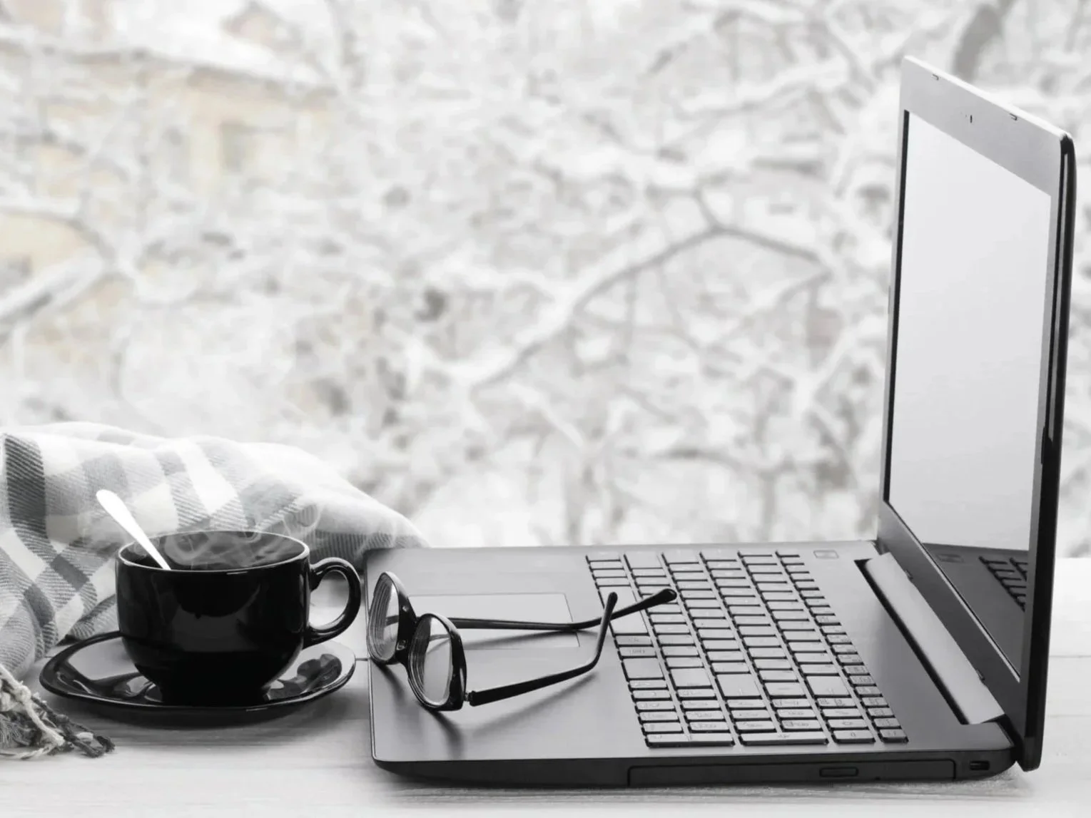 Browse URate While Enjoying Snowy Scenery