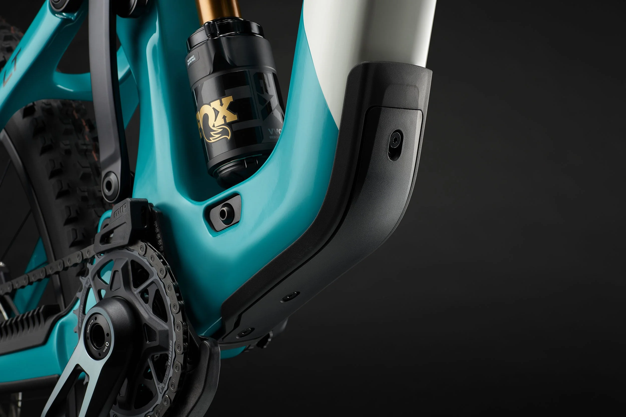 Yeti_LT_Downtube_2500x1667.jpg