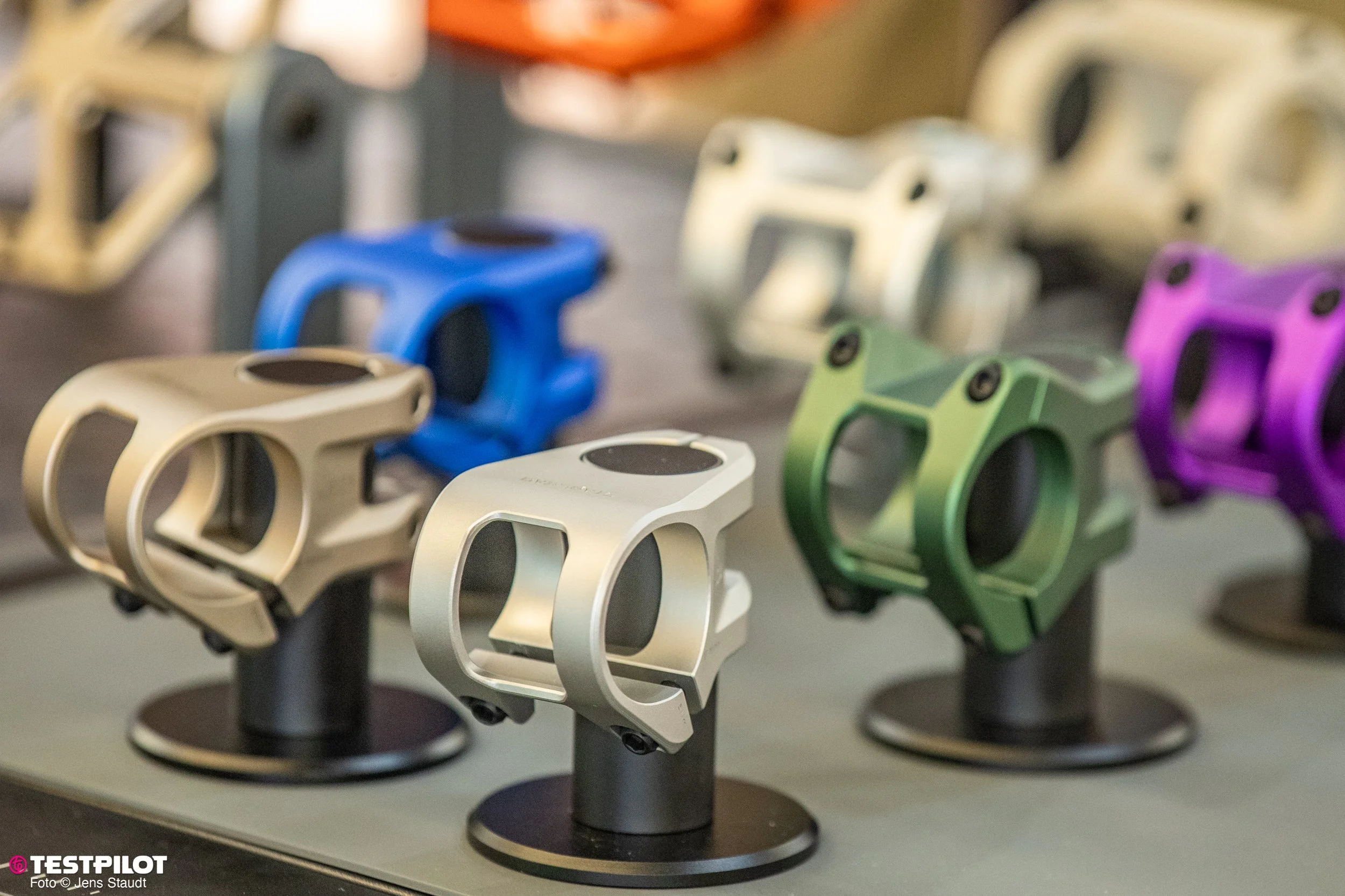 Foto_Jens_Staudt_Eurobike_Stablead_Bikeparts_Shocks_Forks-2582.jpg
