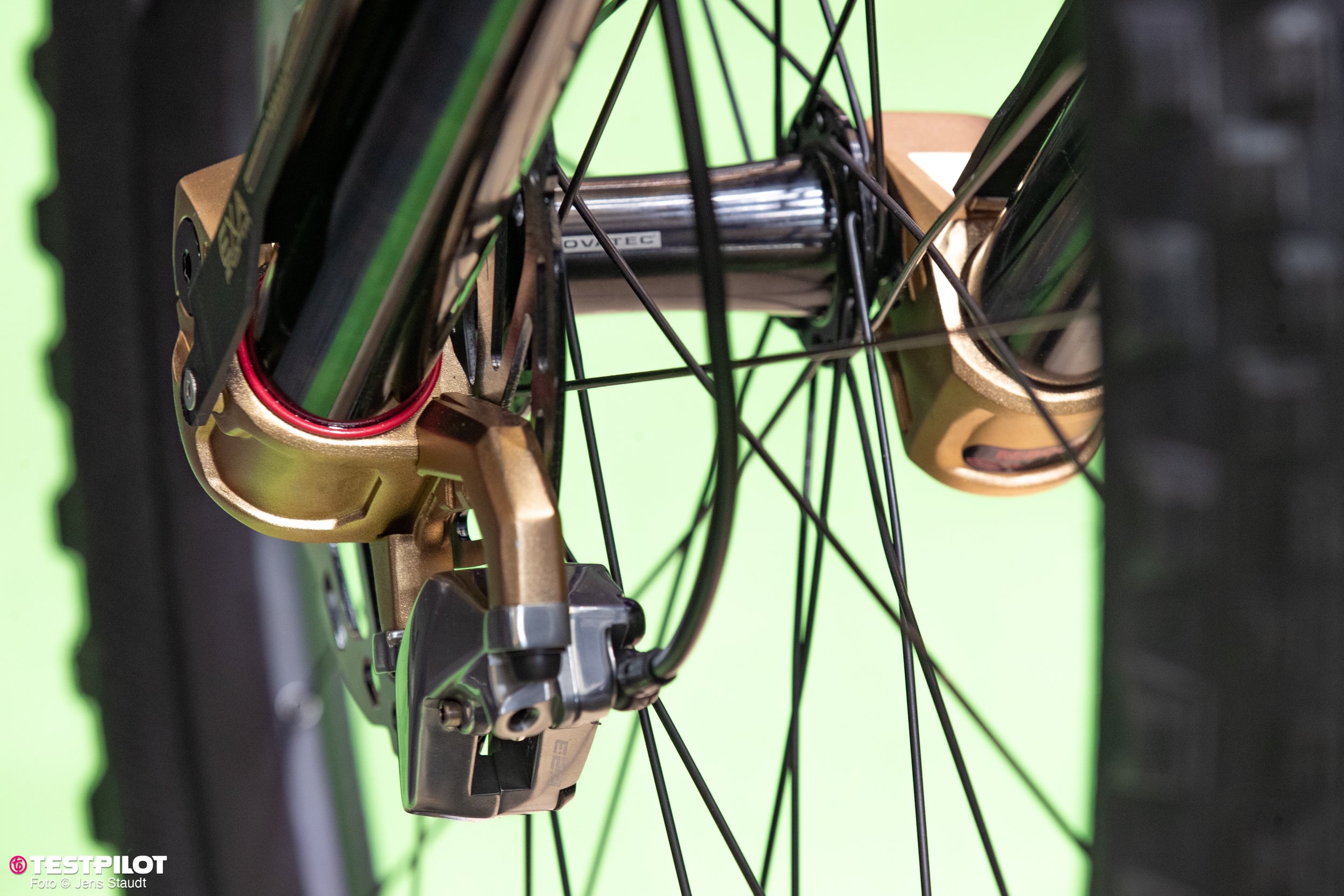 Foto_Jens_Staudt_Eurobike_Kind-Shock_Exa_Form_Suspension-2491.jpg