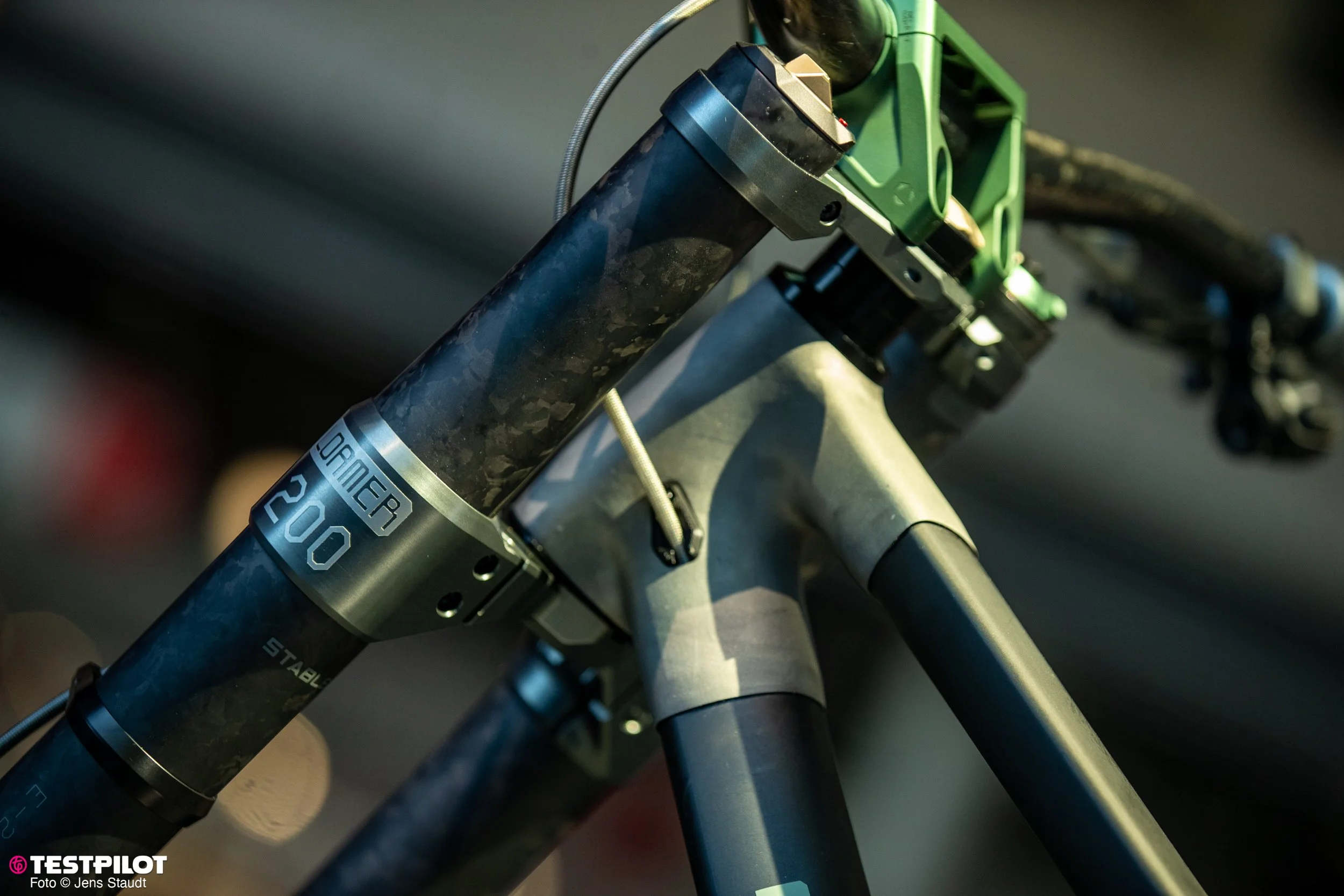 Foto_Jens_Staudt_Eurobike_Stablead_Bikeparts_Shocks_Forks-2645.jpg