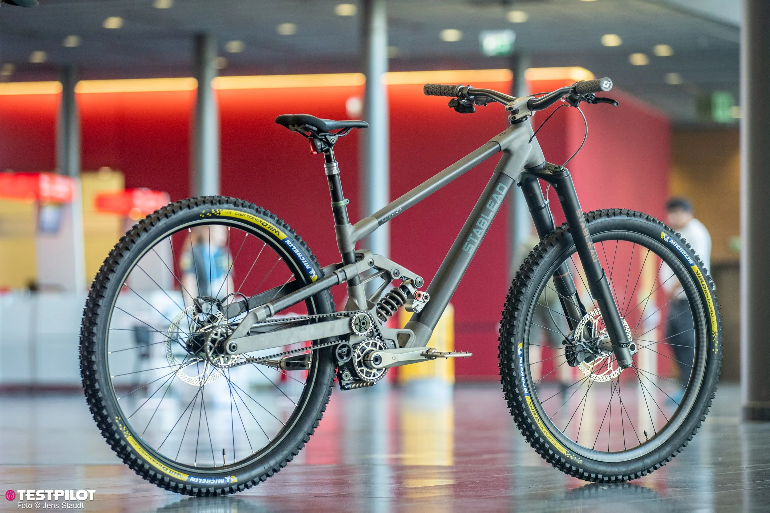 Foto_Jens_Staudt_Eurobike_Stablead_Bikeparts_Shocks_Forks-2621.jpg