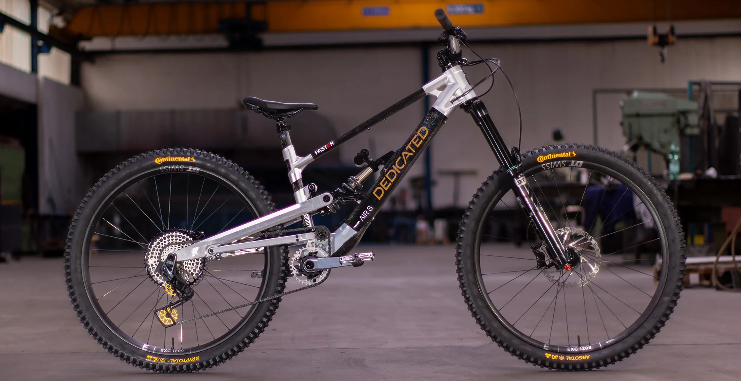 DEDICATED FASTER E-MTB – Carbon, Alu-Muffen, E-Power, 190 mm