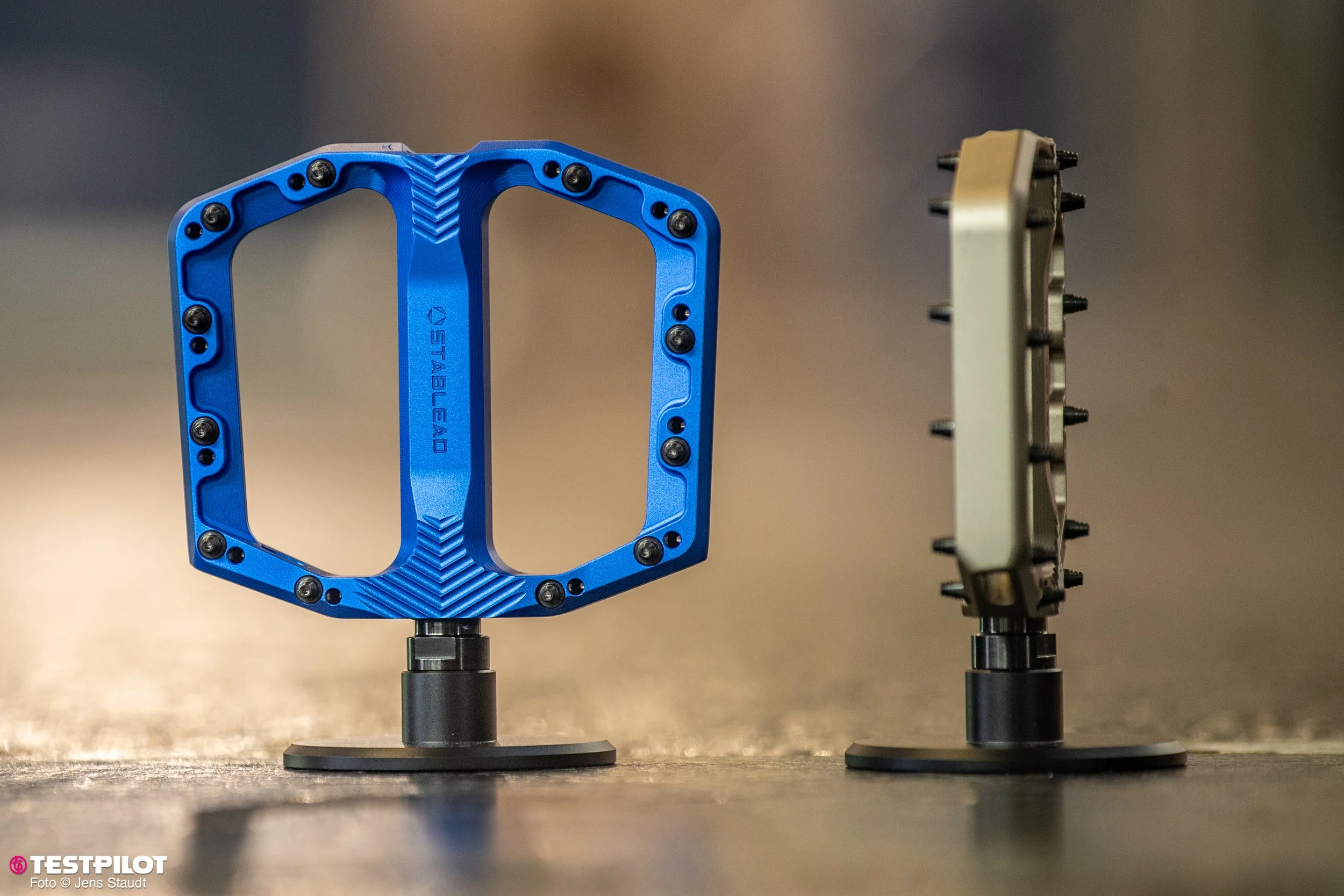 Foto_Jens_Staudt_Eurobike_Stablead_Bikeparts_Shocks_Forks-2575.jpg