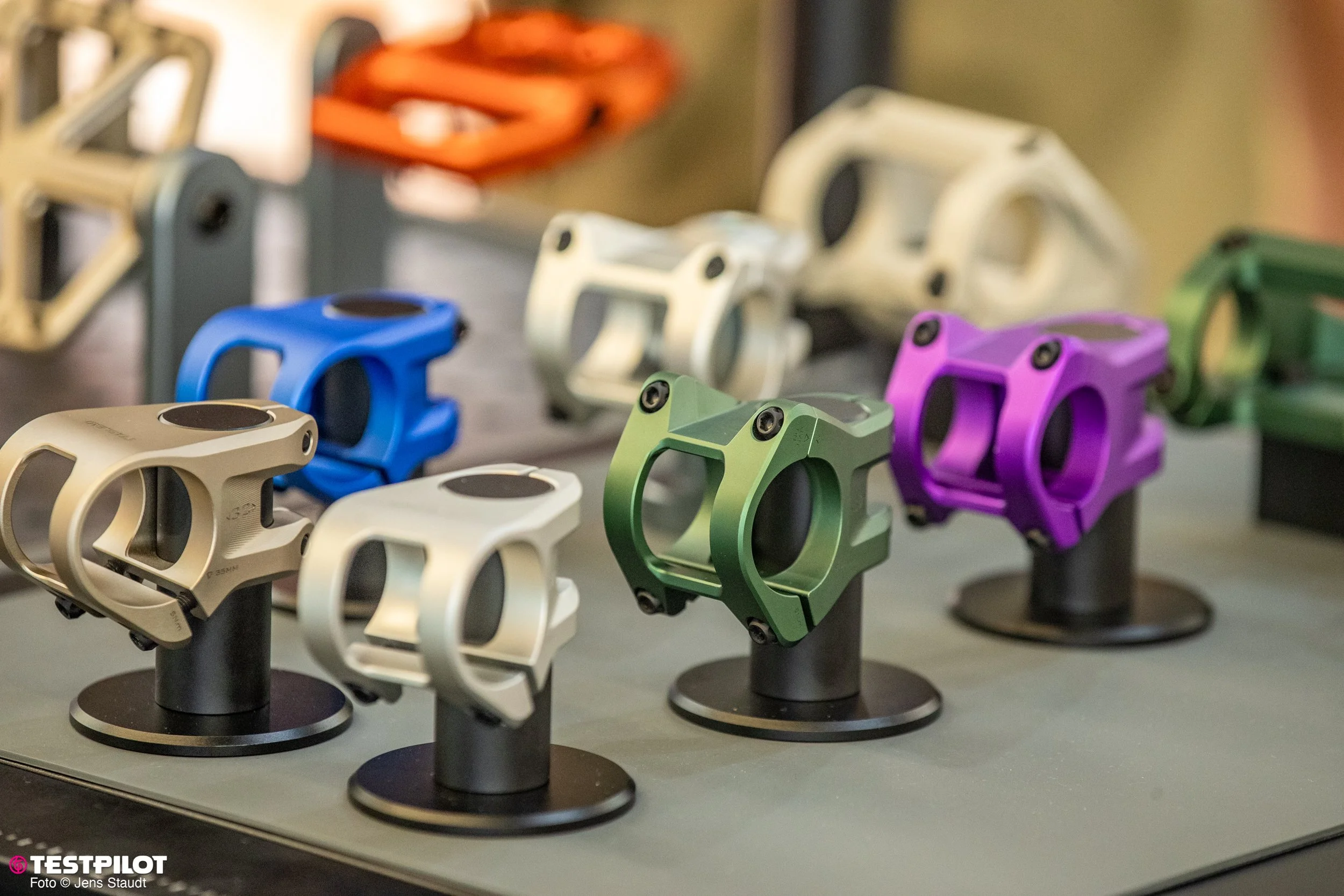 Foto_Jens_Staudt_Eurobike_Stablead_Bikeparts_Shocks_Forks-2581.jpg