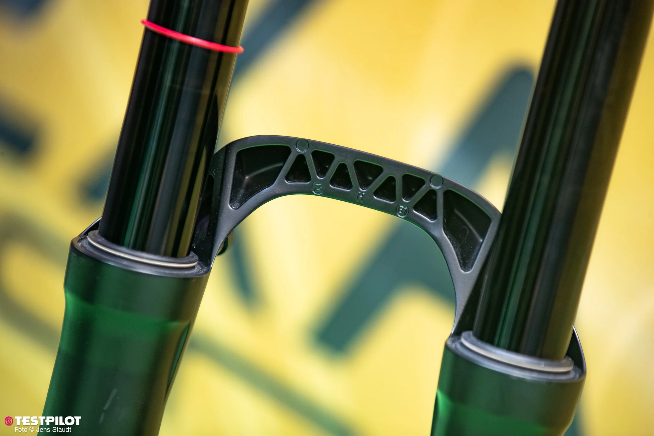 Foto_Jens_Staudt_Eurobike_Kind-Shock_Exa_Form_Suspension-2537.jpg