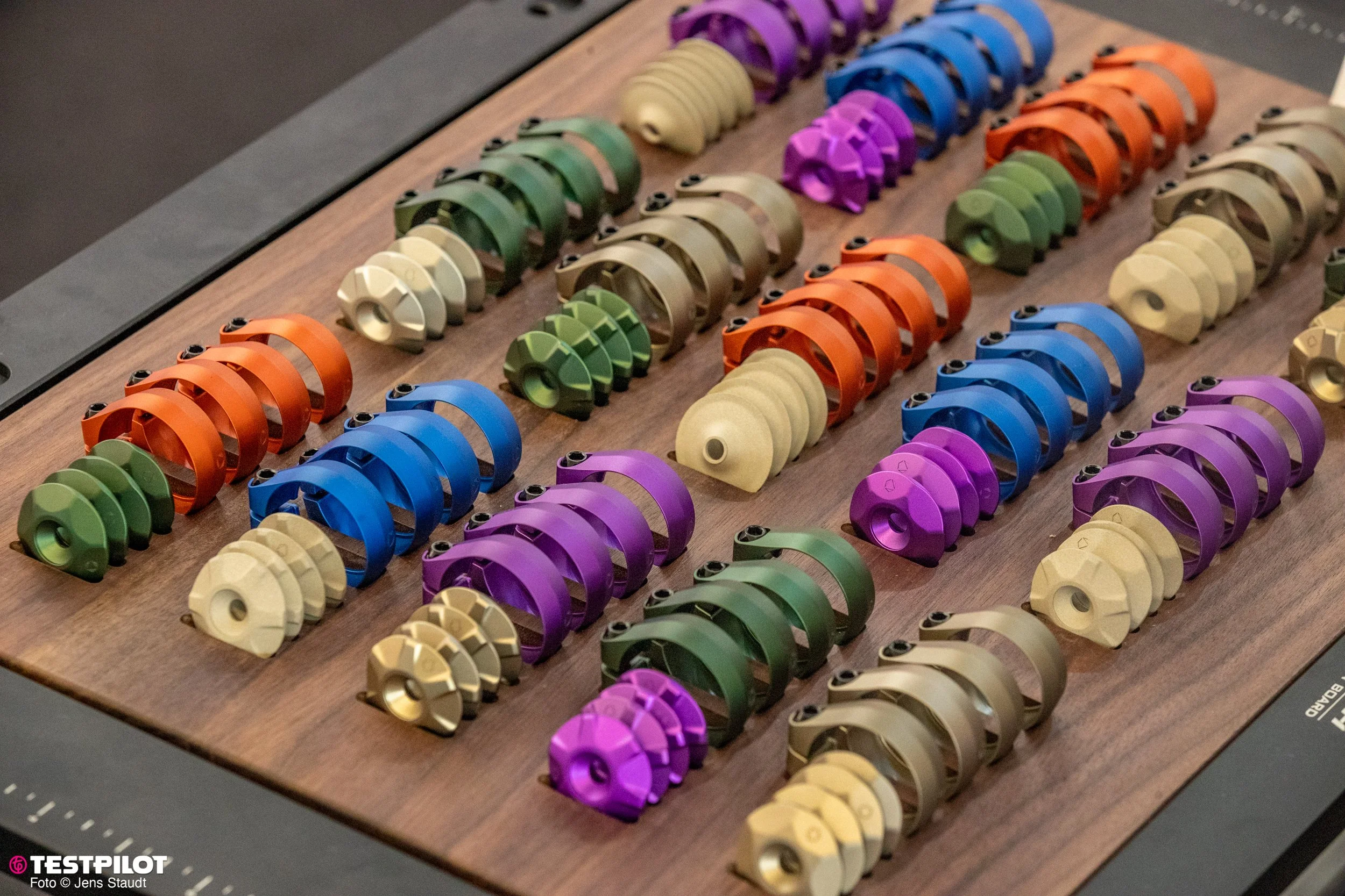 Foto_Jens_Staudt_Eurobike_Stablead_Bikeparts_Shocks_Forks-2569.jpg