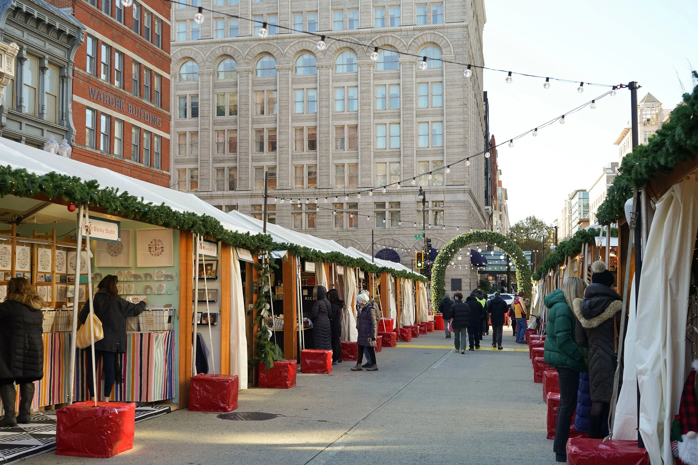 brianna-cariola-photography-washington-dc-downtown-dc-holiday-market-1.jpg