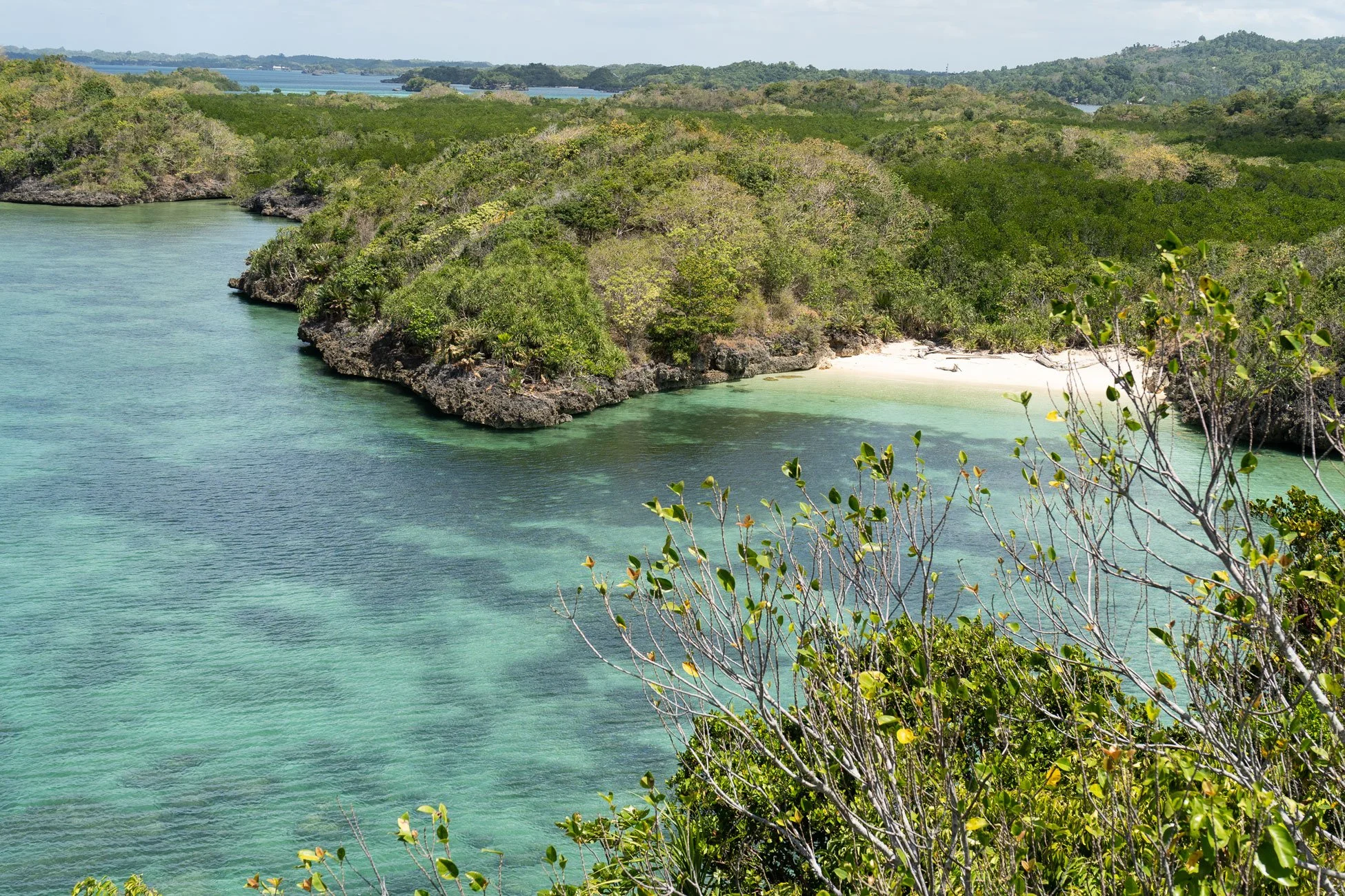 Guimaras island hopping guide with tropical islands and turquoise water in the Philippines