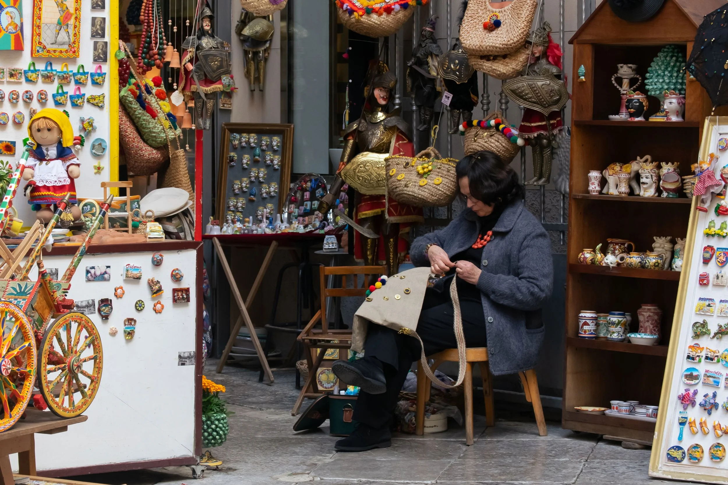 brianna-cariola-photography-palermo-italy-artisan-crafting-1.jpg
