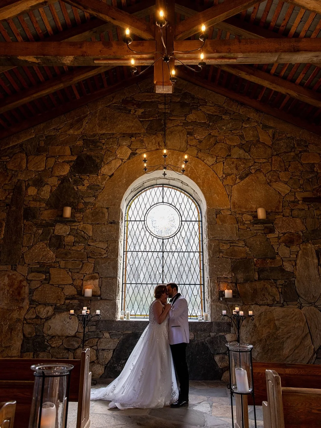 I&rsquo;ll leave the light on for you 🤍 thank you Lexi &amp; Kaelan for letting us be a part of your beautiful day!

Photographer @autencio.photography
Coordinator @fosterevents 
Venue @fallscreekfarmweddings 
Catering @emeryscatering 
DJ @miztique_