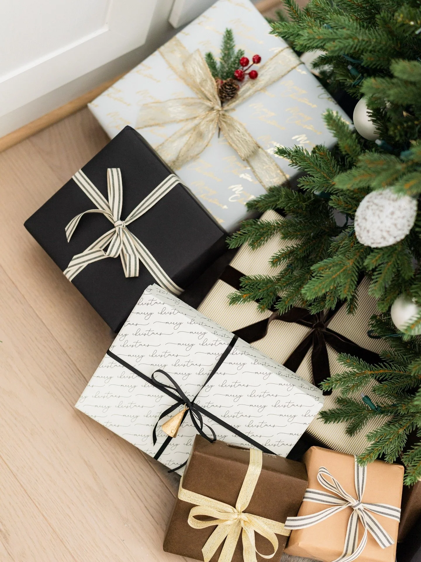 Twinkly lights, cozy moments, wrapping paper everywhere 🎄✨
 The holidays are magical&hellip; and wonderfully full.

If December feels busy, our Holiday Helper Packages offer quiet support behind the scenes &mdash; from last-minute gifting and wrappi