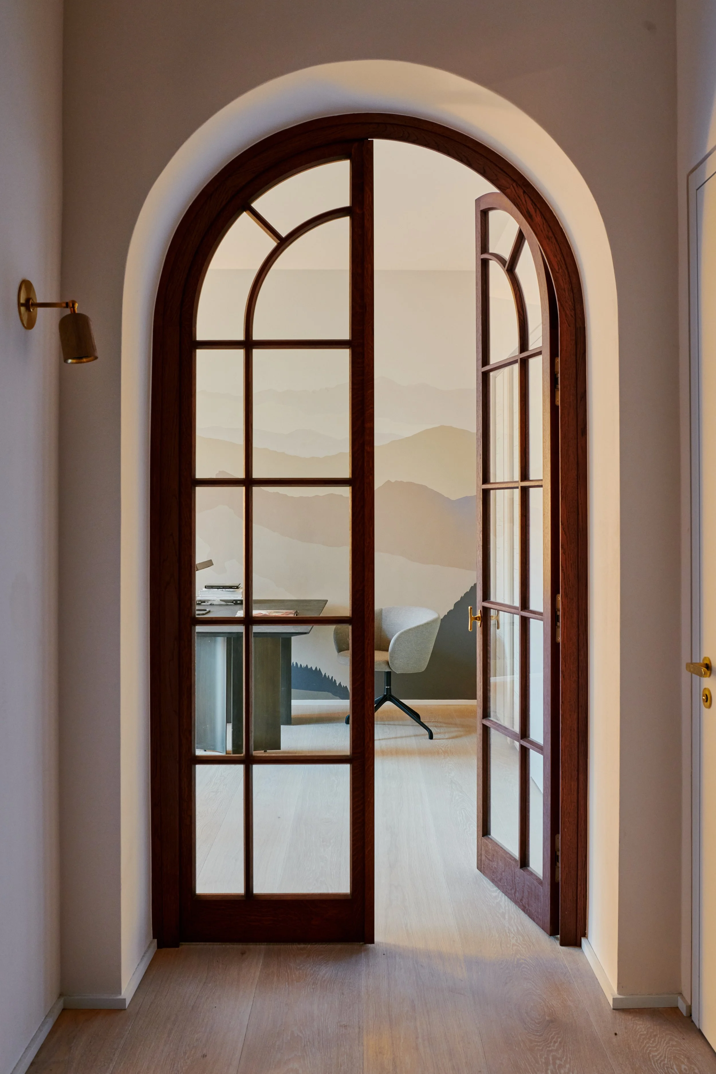 Gran ventana arqueada a medida