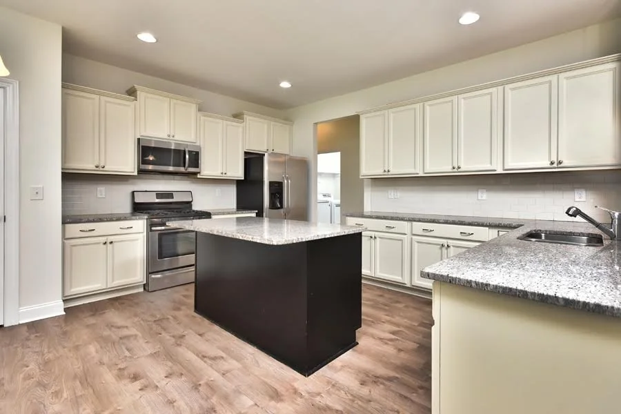 kitchen 2.jpg