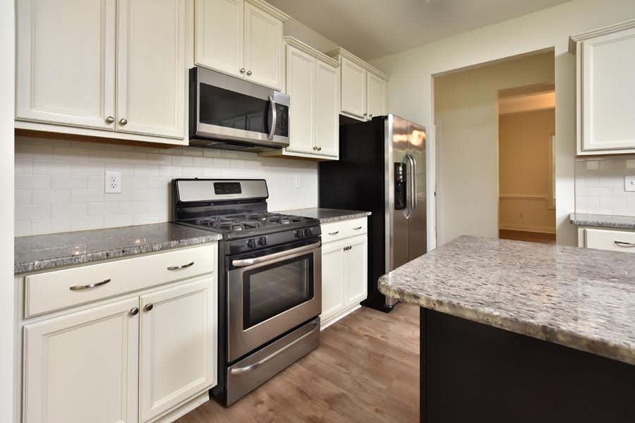 kitchen 3.jpg