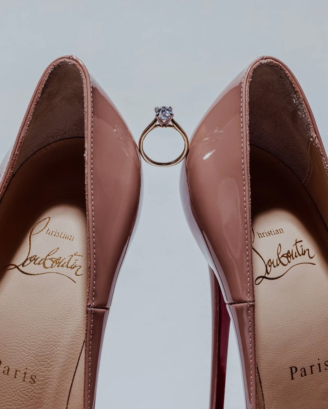 Capturing the elegance of a bride&rsquo;s high heels intertwined with the timeless beauty of her wedding ring is pure poetry. 🌸✨ On her special day, these tiny details whisper stories of love, style, and dreams. It takes a delicate touch and patient