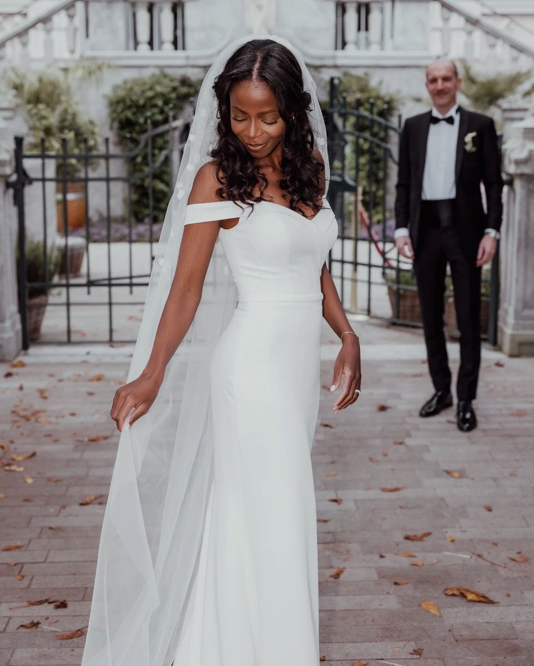 A day of timeless elegance and grace, where love unfolded like poetry. From the intimate civil ceremony in Zug to the grand celebration at the breathtaking Mandarin Oriental Palace in Lucerne, every moment whispered sophistication. A dream couple, a 
