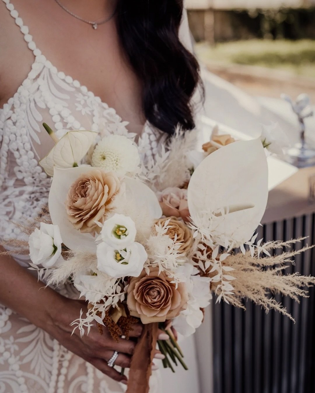 Throwback to this dream wedding! ✨ The sun was shining, the weather was perfect, and every little detail came together beautifully. But what truly made the day special was celebrating the love of this incredible couple with the most wonderful people.