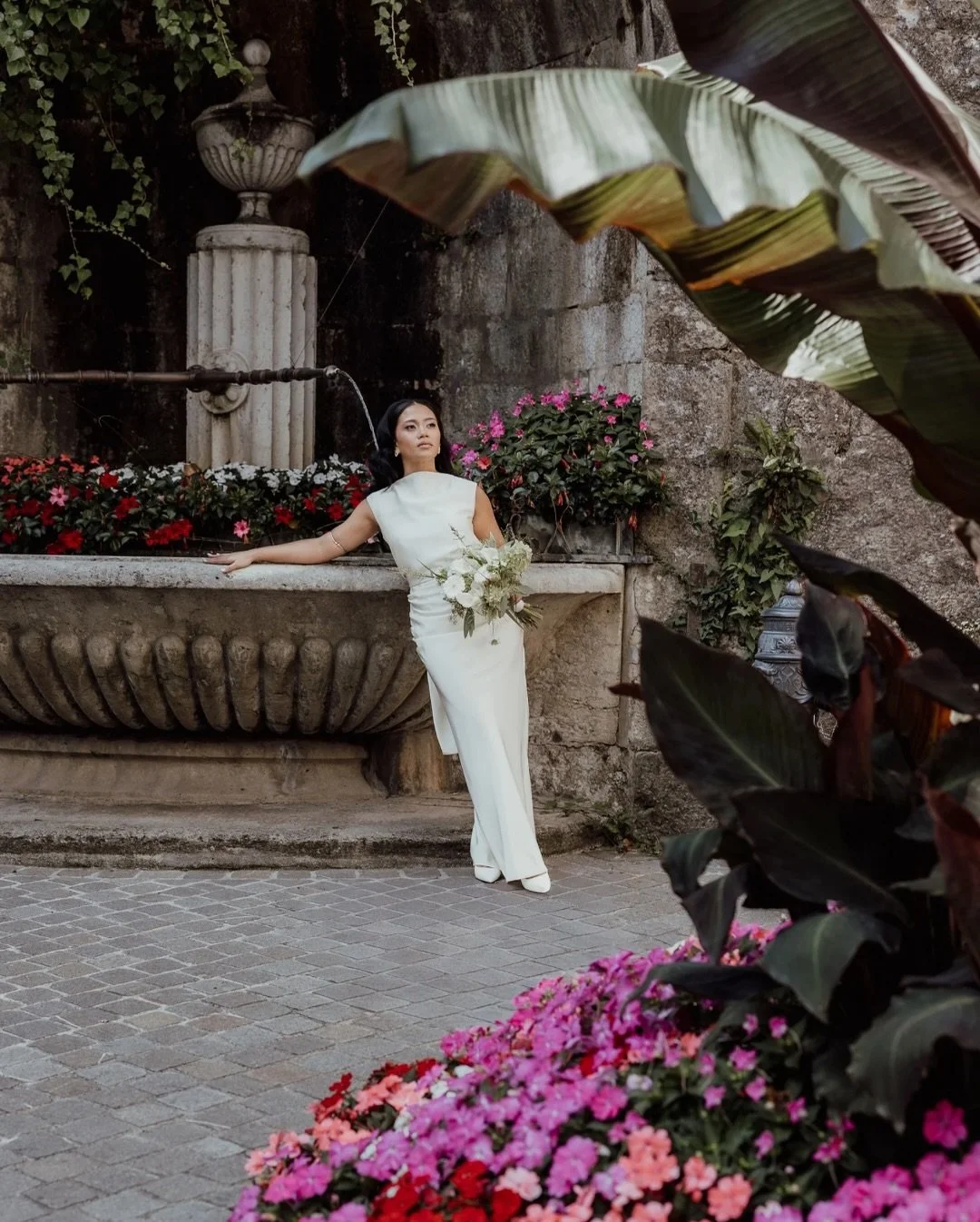 A civil ceremony that felt like a fairytale. The morning started in the heart of Baden&rsquo;s old town, surrounded by charm, history, and the gentle anticipation of a beautiful day.
.
MUA @adelinamataj
Venue @blume.baden
.
www.leekramer.com
.
#leekr