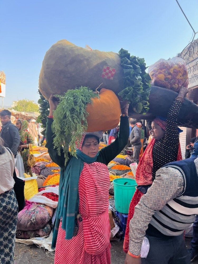 inidan women in market.jpeg