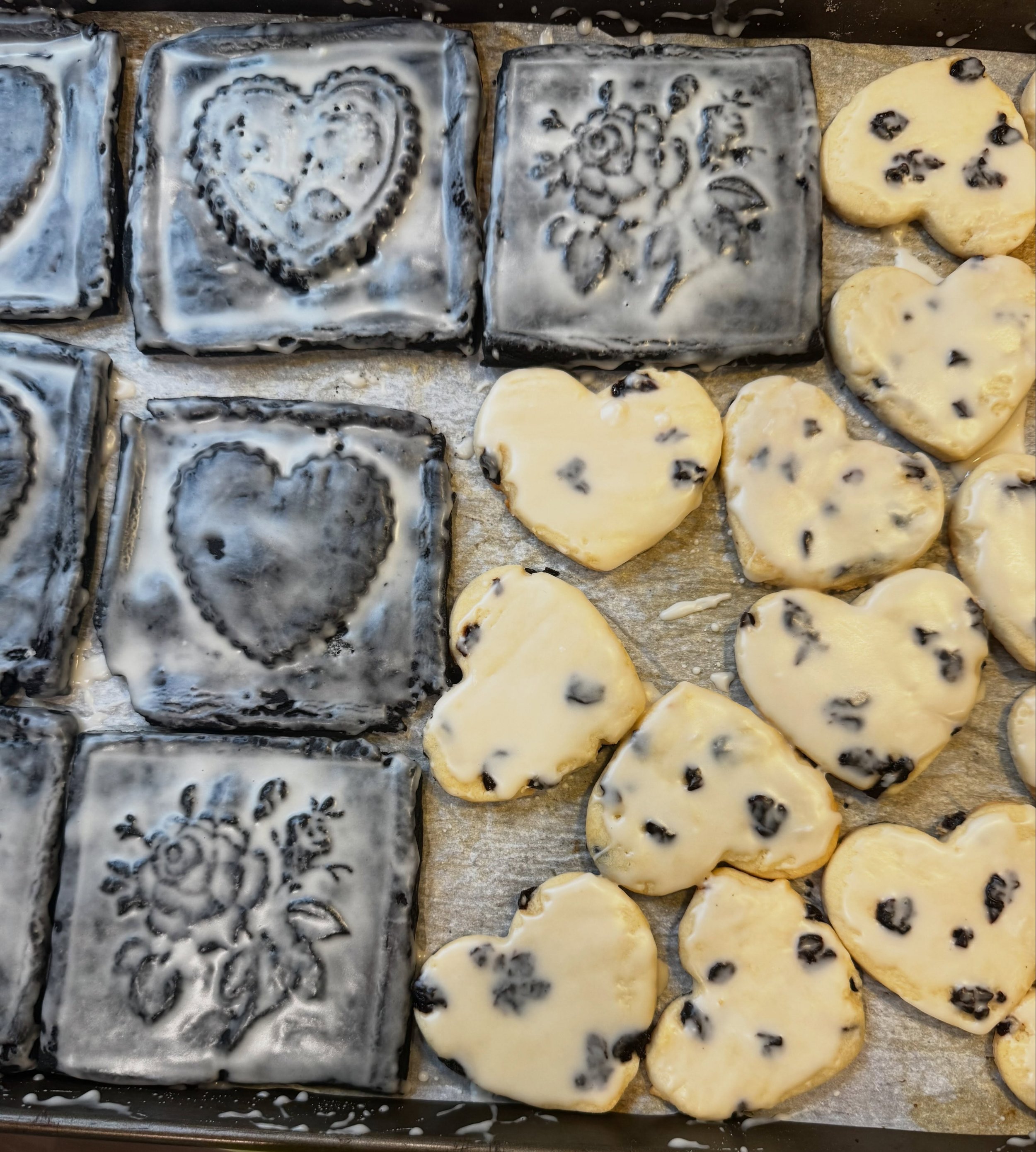 Coming sooooon for a hauntingly delicious  Halloween market&hellip;🖤 These So-Dough shortbread cookies are always a hit and just a bit more fun for a themed dark market&hellip;Made with 100% natural black cocoa powder and dried cranberries&hellip;fu