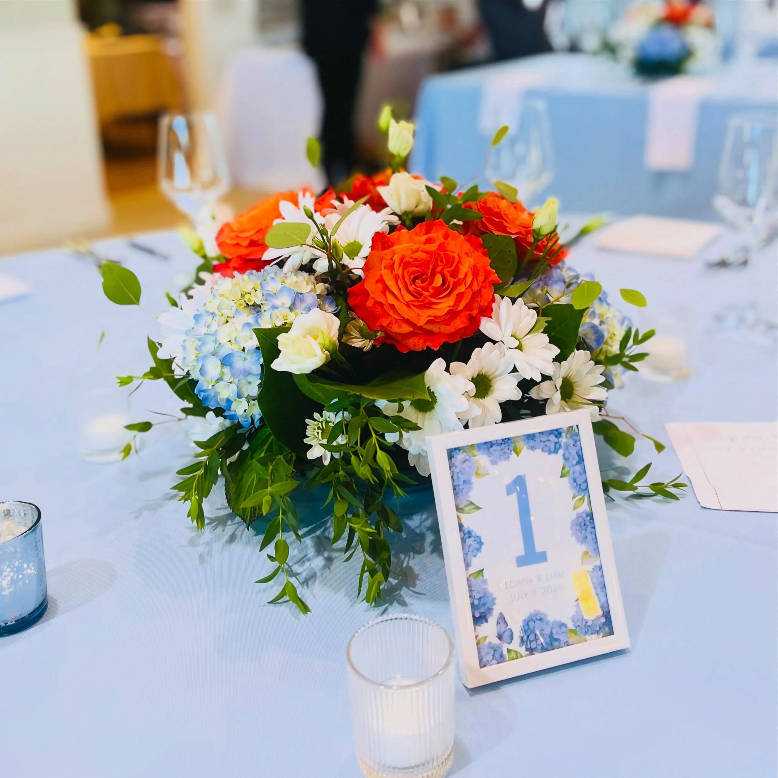July weddings at @pavilionsatpenfieldbeach 🧚🏻🪄💐
Congratulations to the lovely couple. 
Looking for a coastal feel with a pop of color!?
Free spirit roses are sure to brighten up a room. 💎
#hydrangea #fairfieldctweddings #penfieldbeach #bridalflo