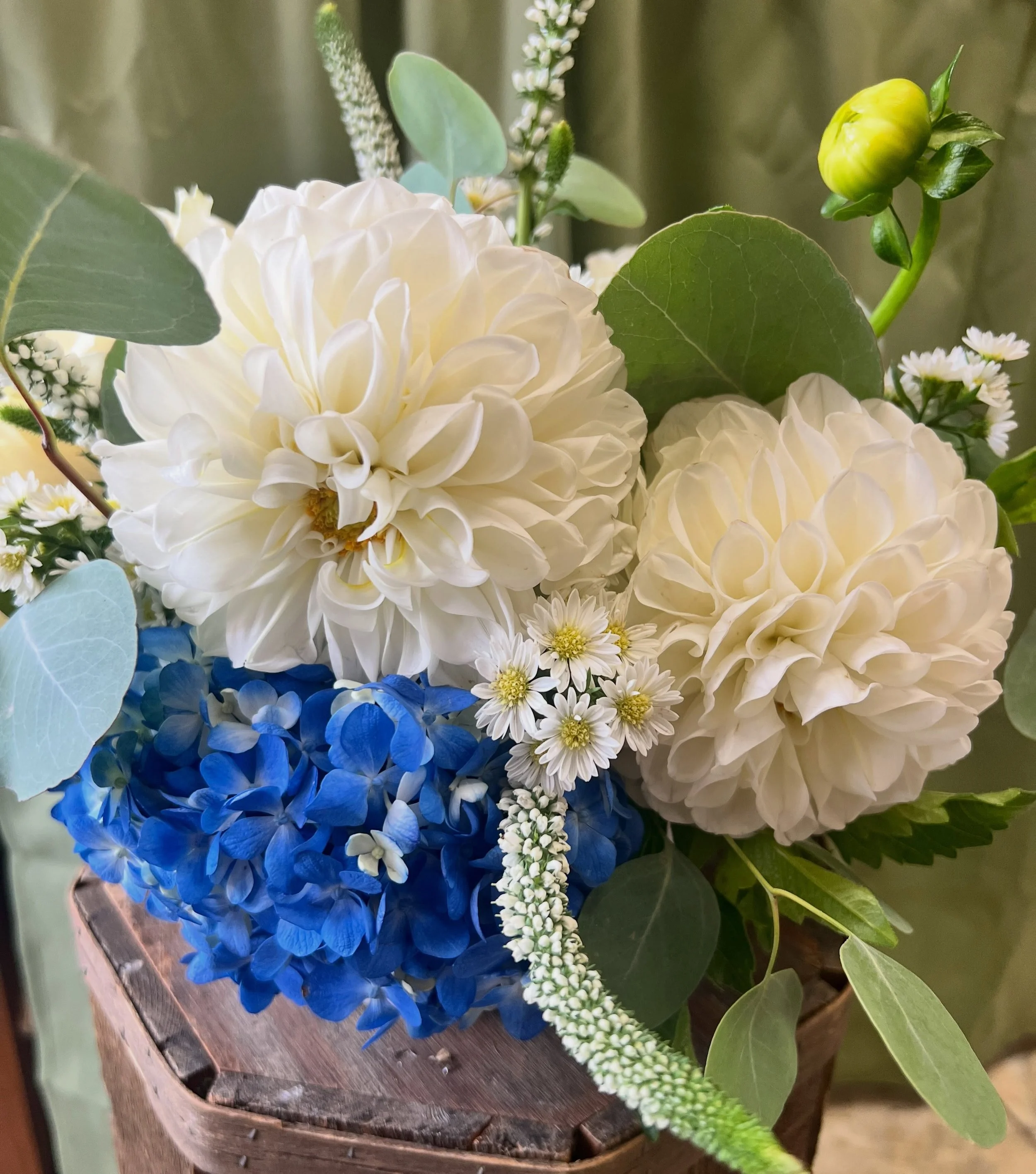 Welcome the Jewish New Year with beauty, sweetness, and fresh blooms! Celebrate Rosh Hashanah by sending flowers that express your warmest wishes for a year filled with happiness, peace and prosperity. 
May the year ahead be as beautiful as a garden 