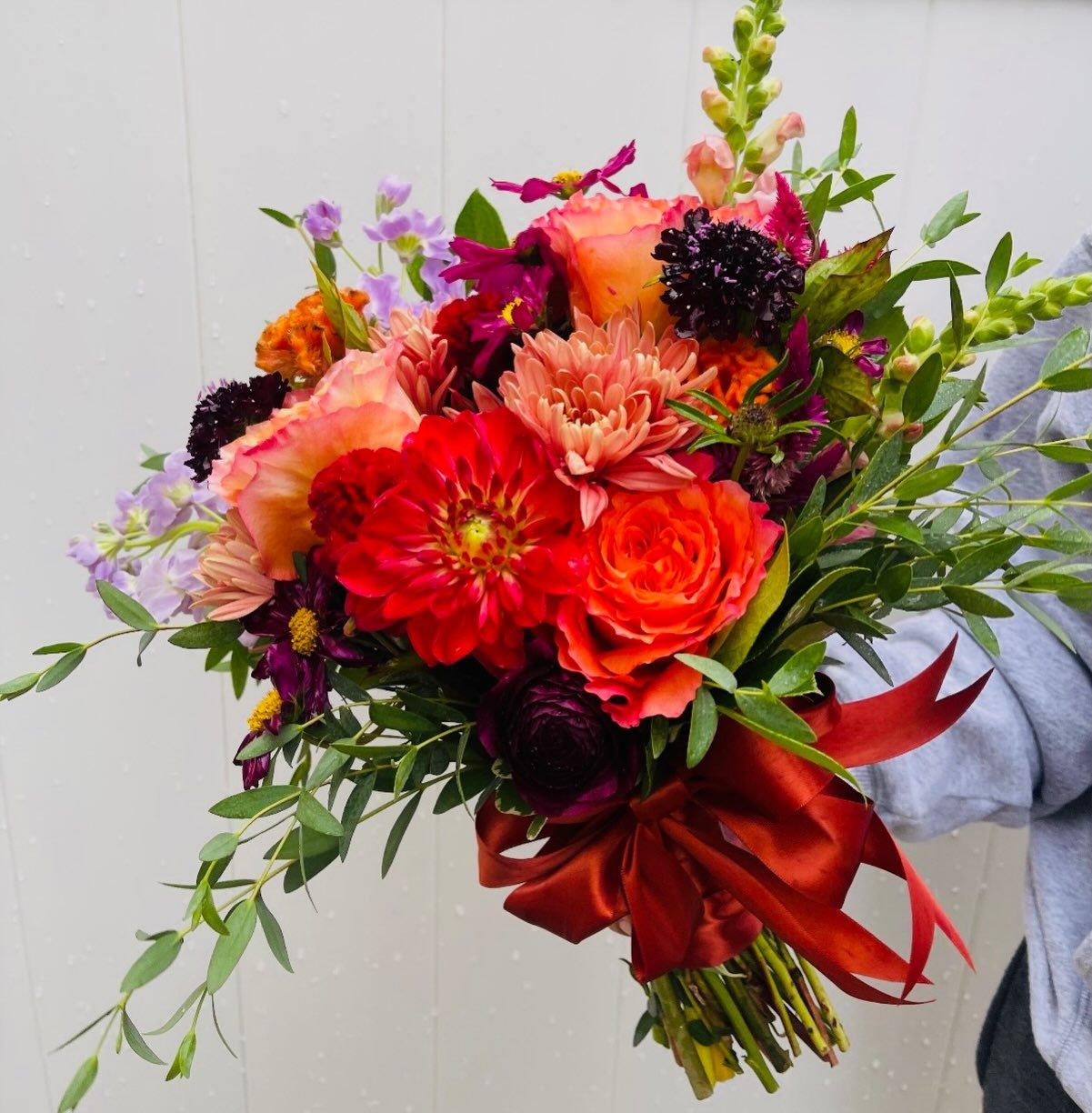 Nothing better than a splash of fall! 🌸🍂🌼
We are so excited for this season as new flowers emerge. ☀️🐝 Visit us in store to see our wonderful varieties of flowers.