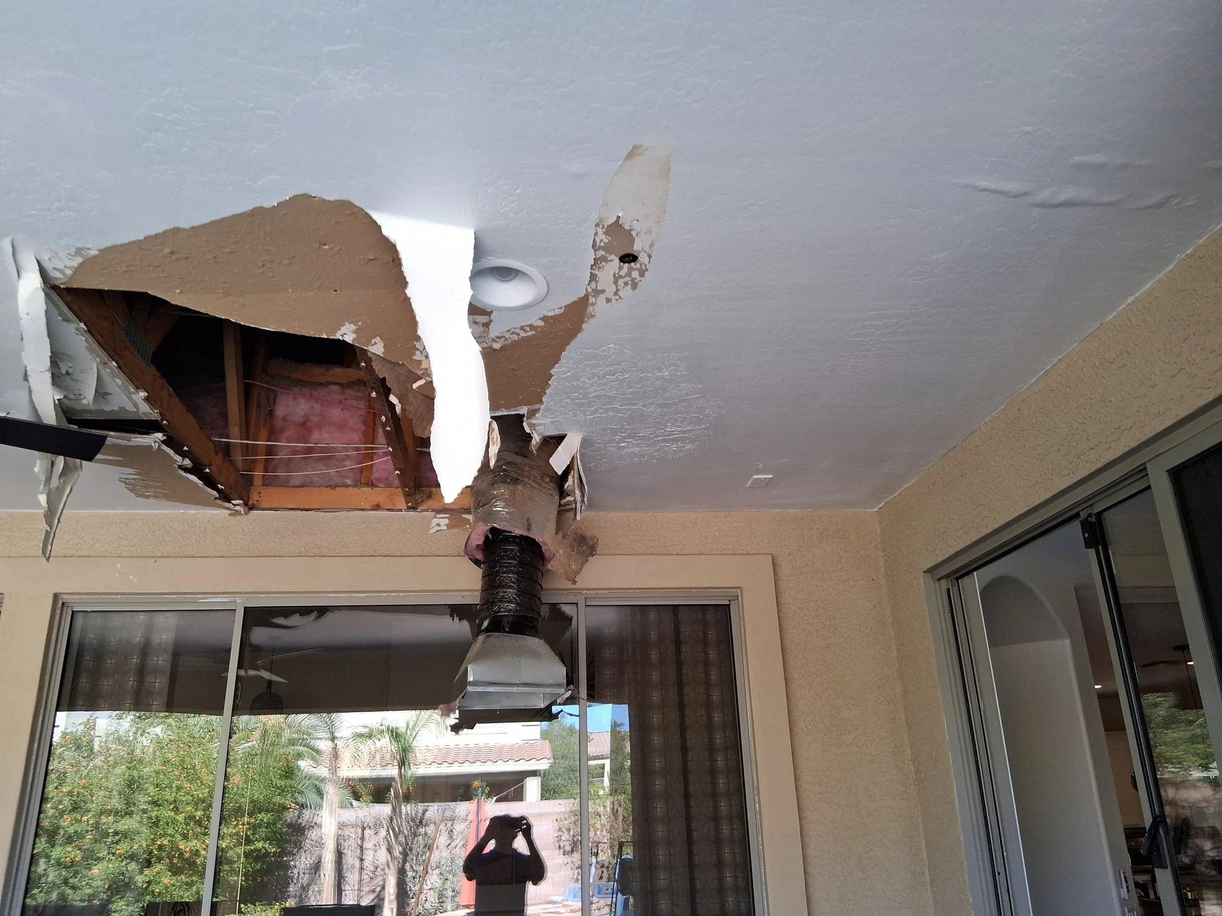 How to Handle a Water Leak Through the Ceiling