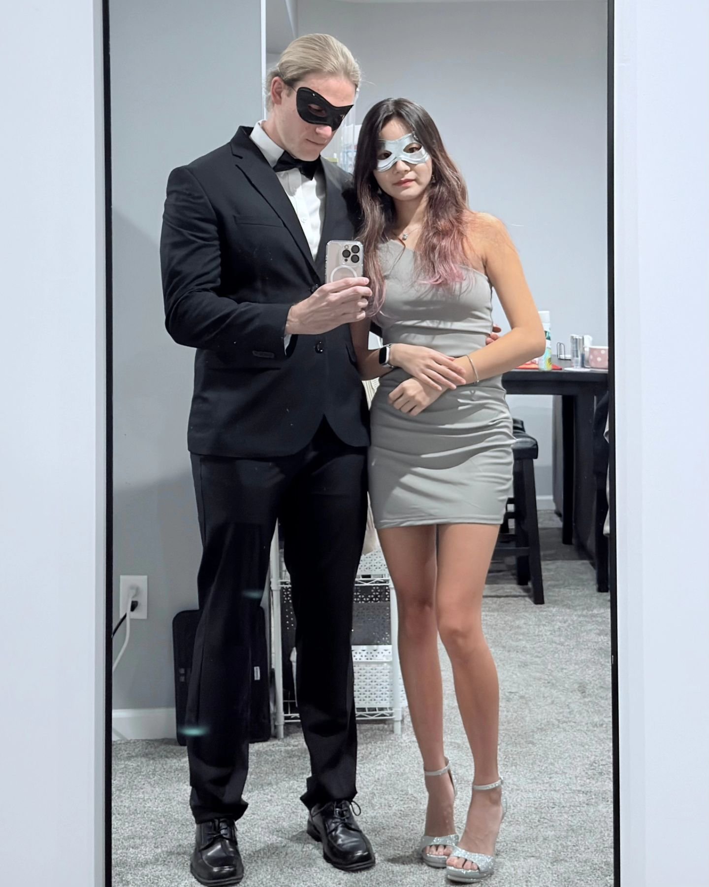 The Grey's will be partying in downtown cincy tonight 
🎭🎃🍻