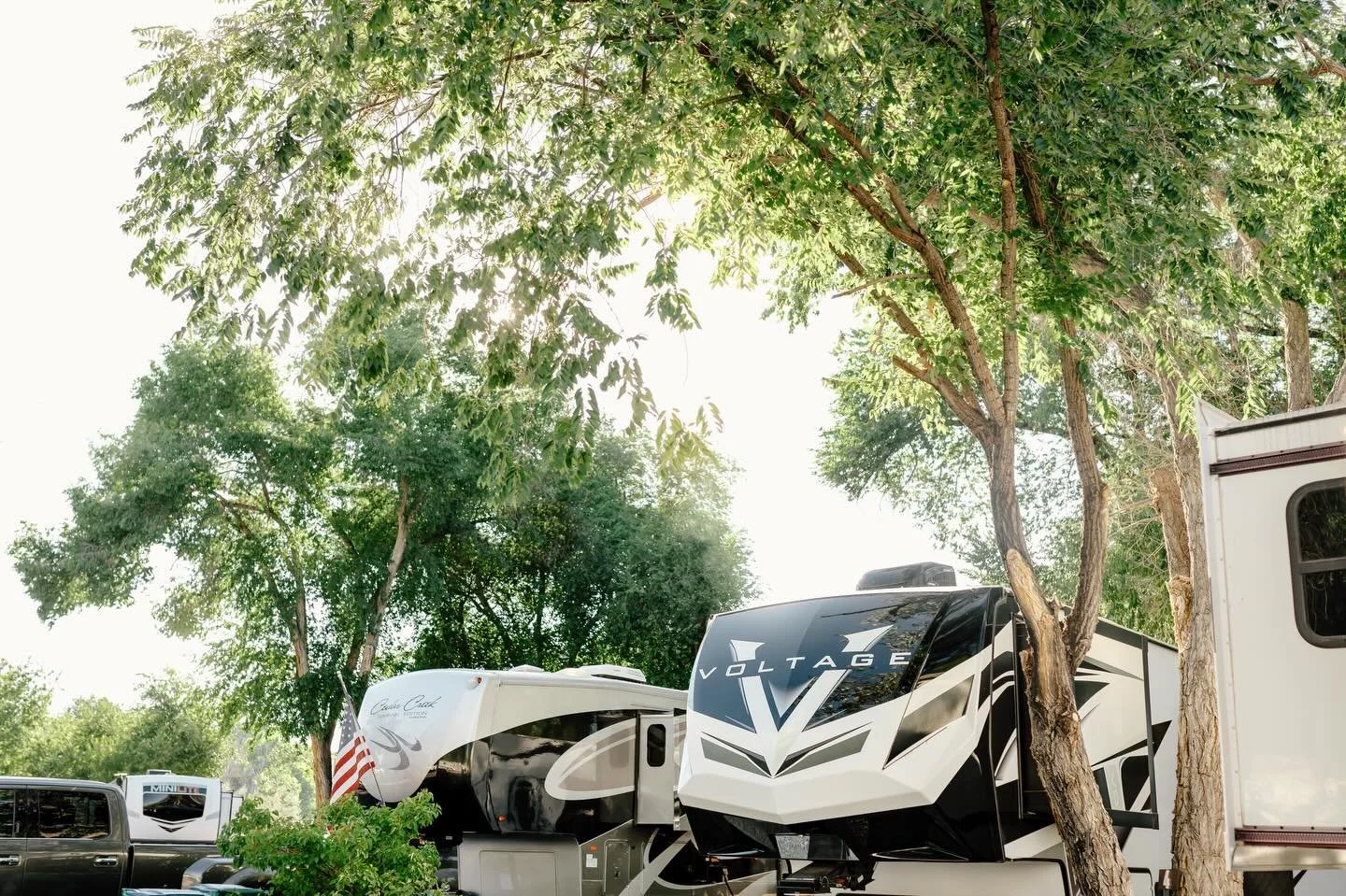 Whether you&rsquo;re in town for one of Reno&rsquo;s events, passing through on your way somewhere new, or planning your first Reno/Tahoe getaway, River West Resort is the perfect place to land.

With a peaceful riverside setting, convenient location