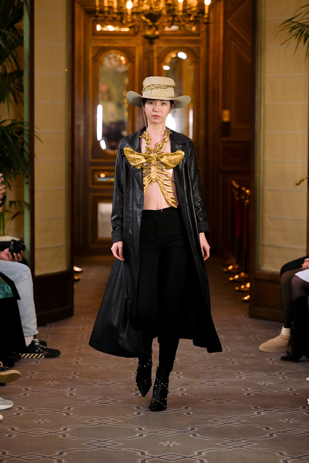097resized_flyingsolo_PFW_.jpg