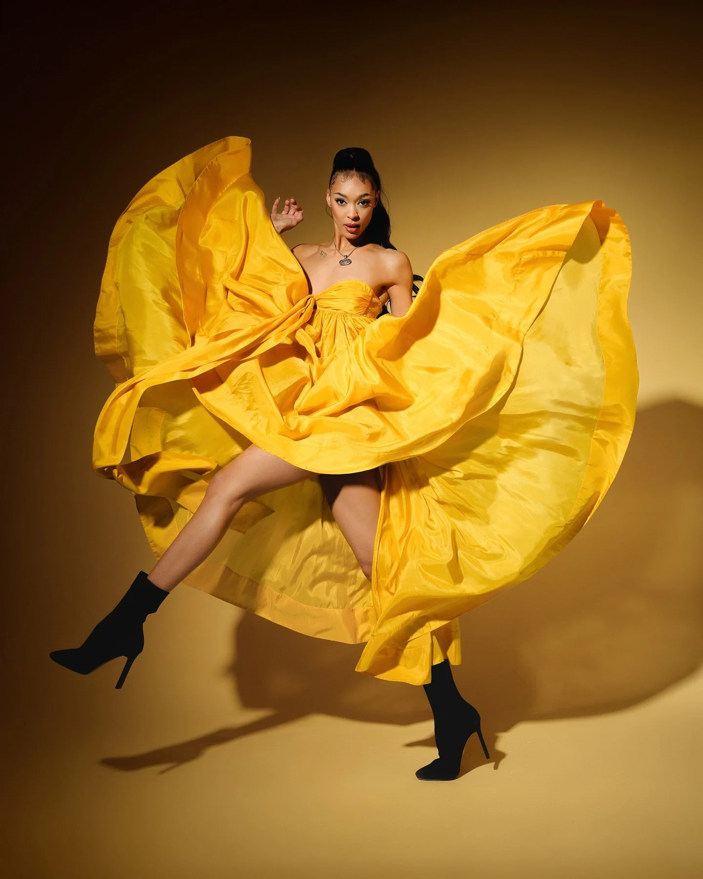 @marisamaecannon in @zimmermann ✨

Test shoot with @marisamaecannon and HMUA @nofilterbychelsea. Featured by @officialkavyar 

studio: @third.placestudio 

____________
#photography #portrait
#model #photoshoot #editorial #editorialphotography #edito