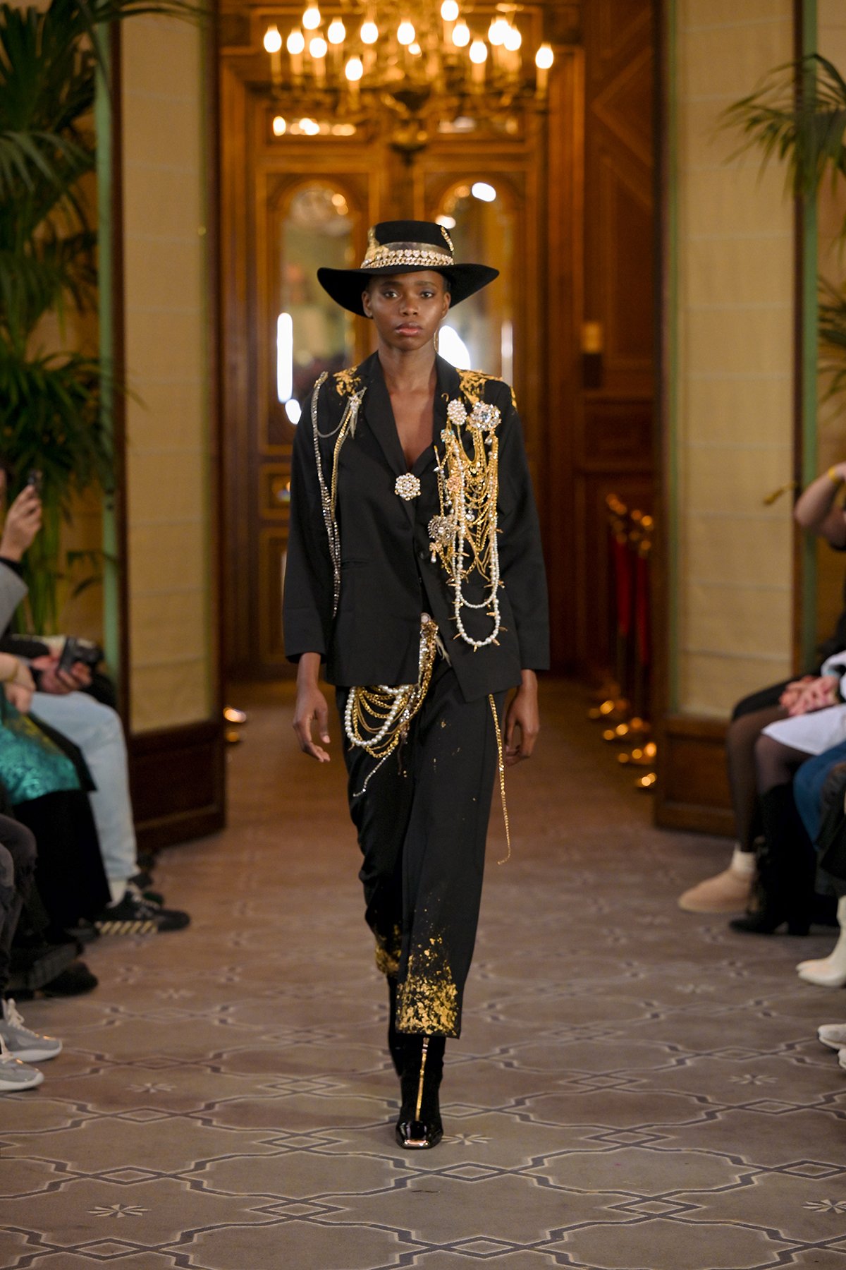 102resized_flyingsolo_PFW_.jpg