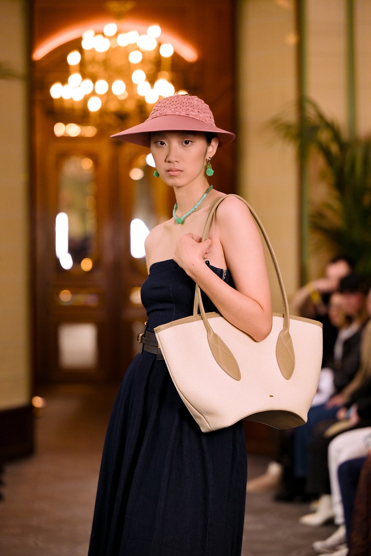 052resized_flyingsolo_PFW_.jpg
