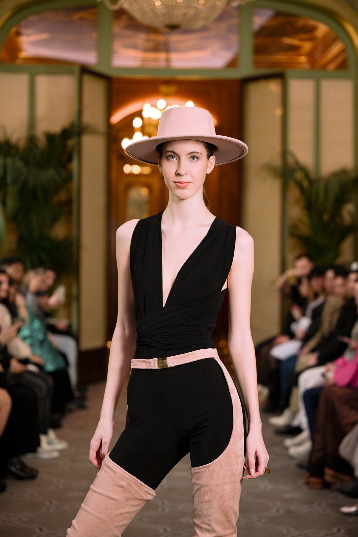 064resized_flyingsolo_PFW_.jpg