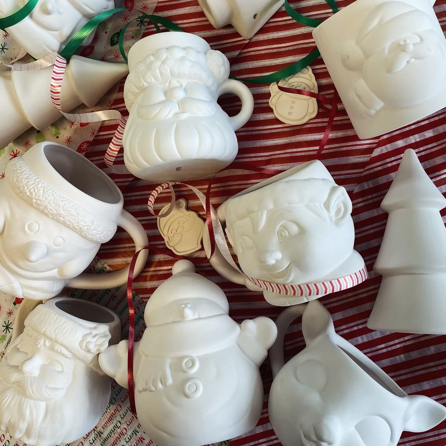 It&rsquo;s so much fun to paint Xmas pottery! Were OPEN all week and weekend! ❤️🎅🎄Hopct.com 

#paintyourownpottery&nbsp;#handsonpotteryct&nbsp;#pottery&nbsp;#familyfun&nbsp;#kids&nbsp;#kidfriendly&nbsp;#mommyandme&nbsp;#birthday&nbsp;#holiday&nbsp;